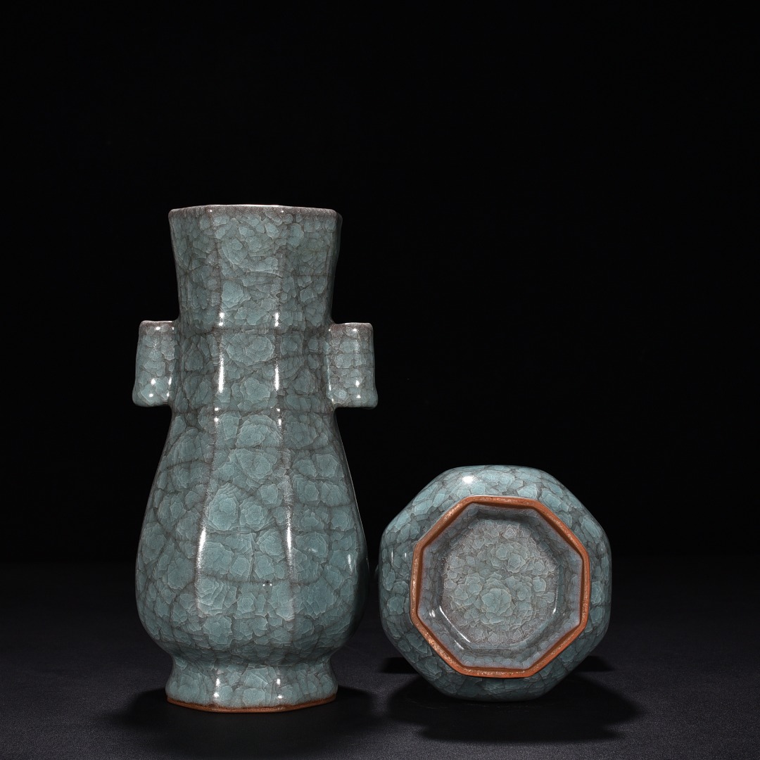 Song Dynasty official kiln celadon octagonal vase