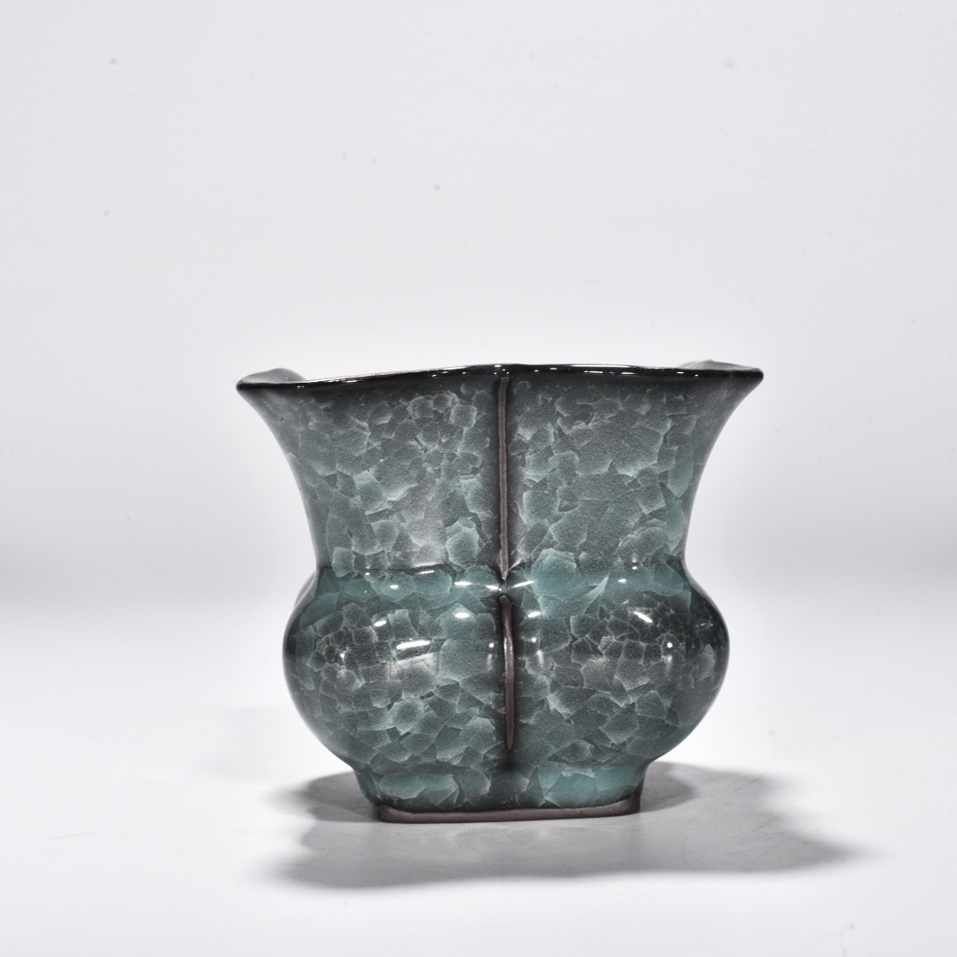 Song Dynasty official kiln celadon ice cracked halberd slag bucket