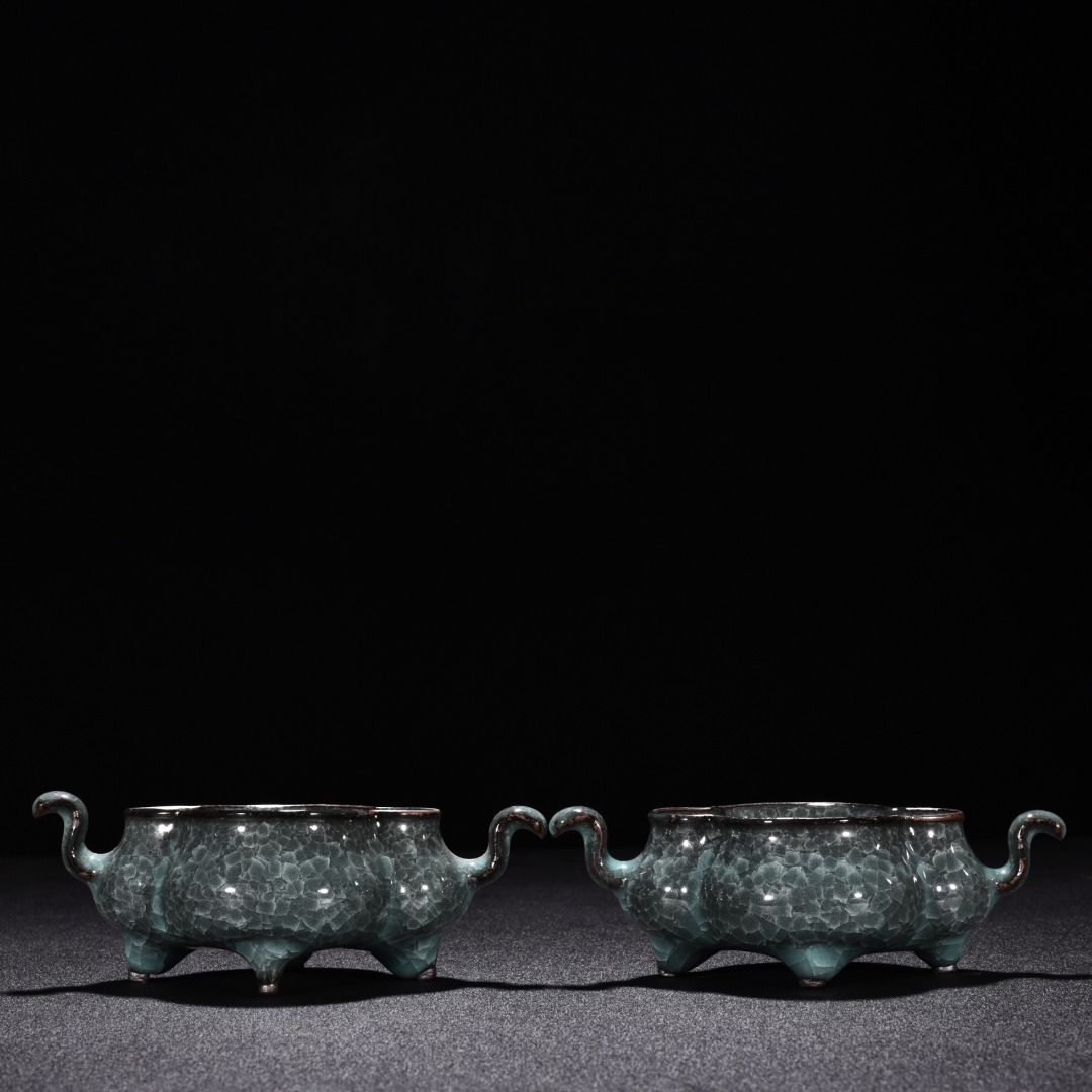 Song Dynasty official kiln celadon double eared stove