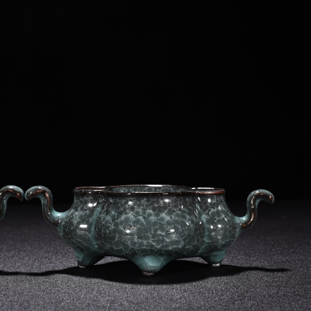 Song Dynasty official kiln celadon double eared stove