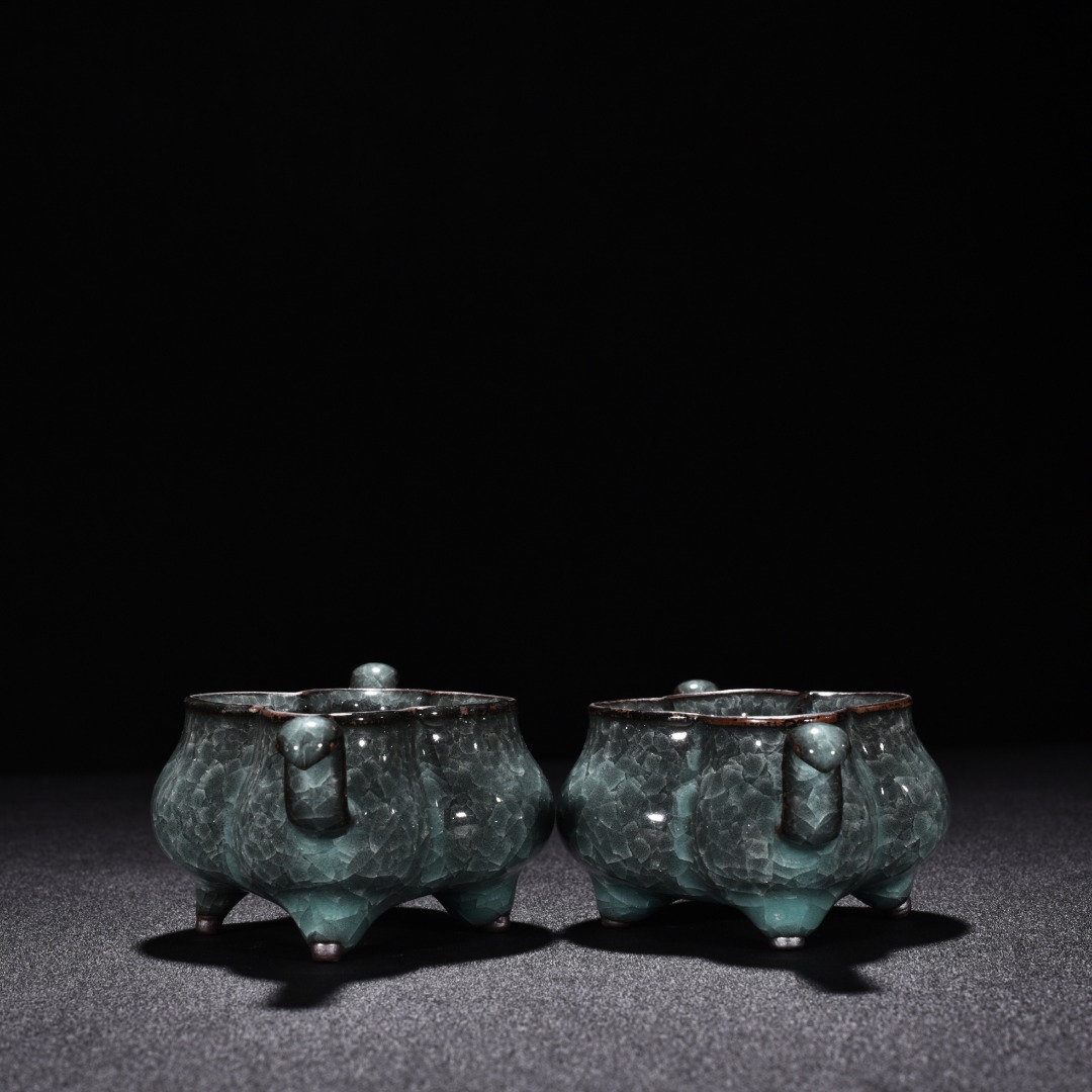 Song Dynasty official kiln celadon double eared stove
