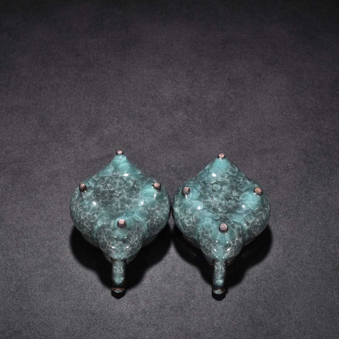 Song Dynasty official kiln celadon double eared stove