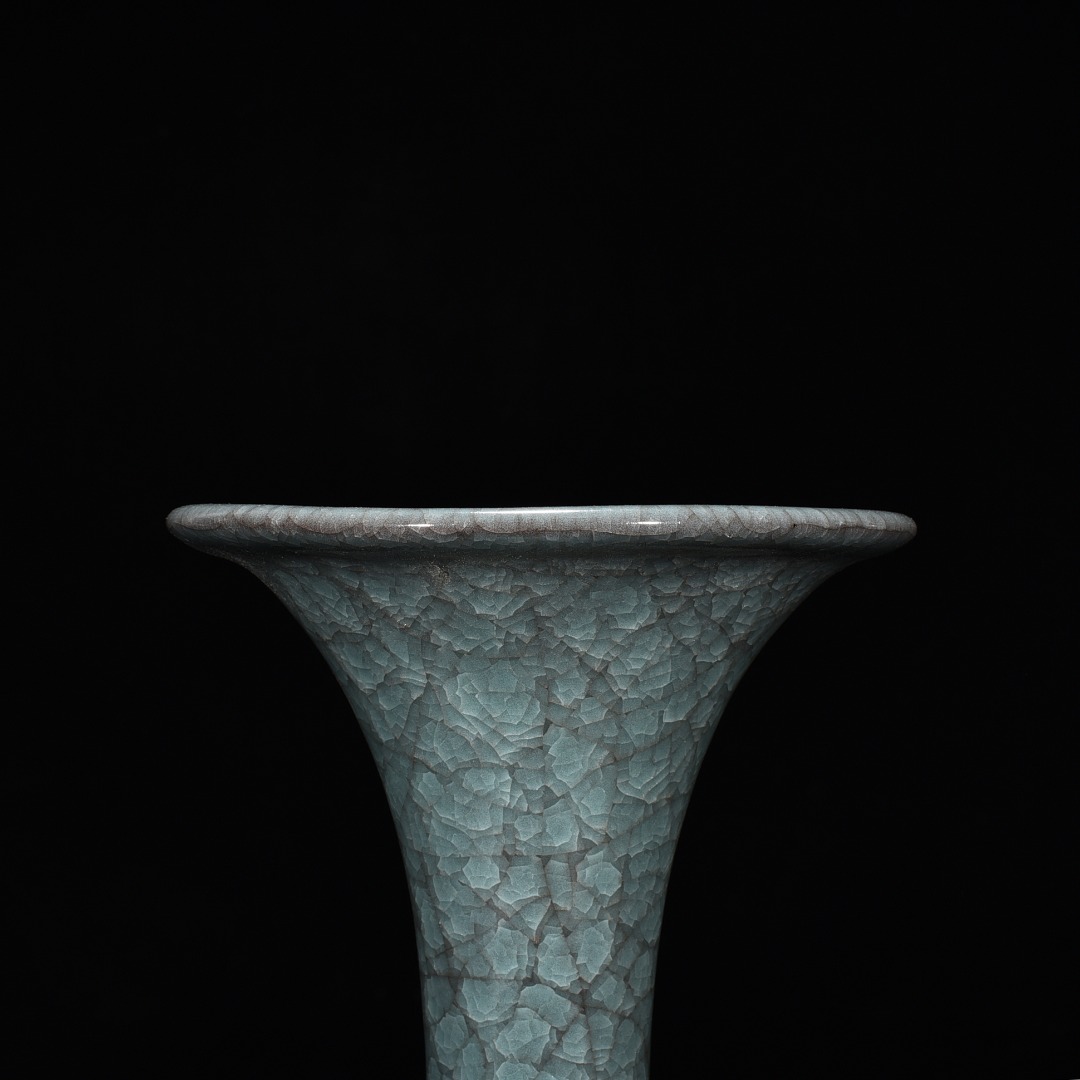 Song Dynasty official kiln celadon vase