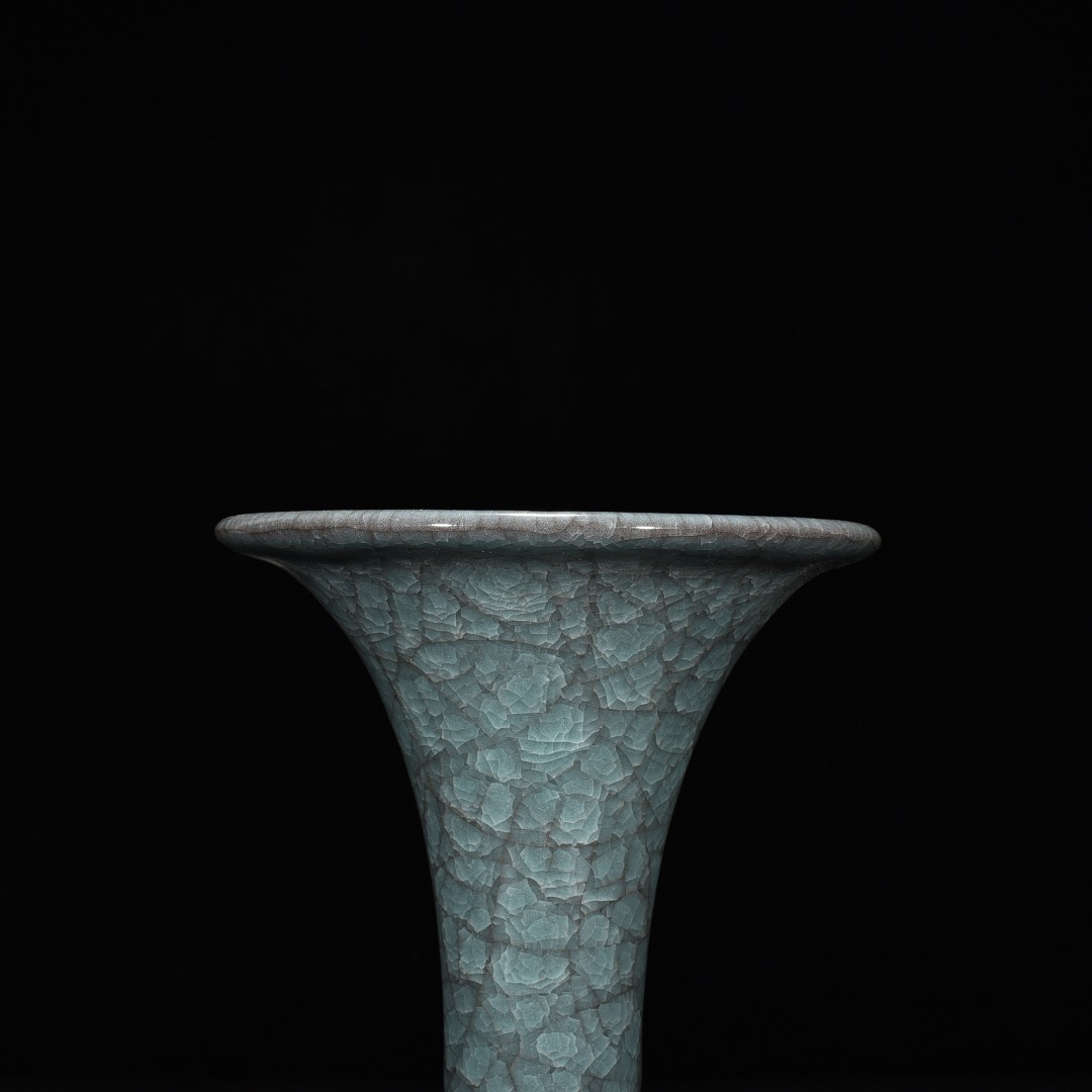 Song Dynasty official kiln celadon vase