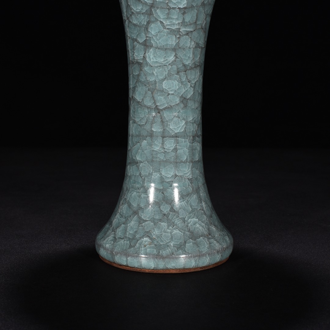 Song Dynasty official kiln celadon vase