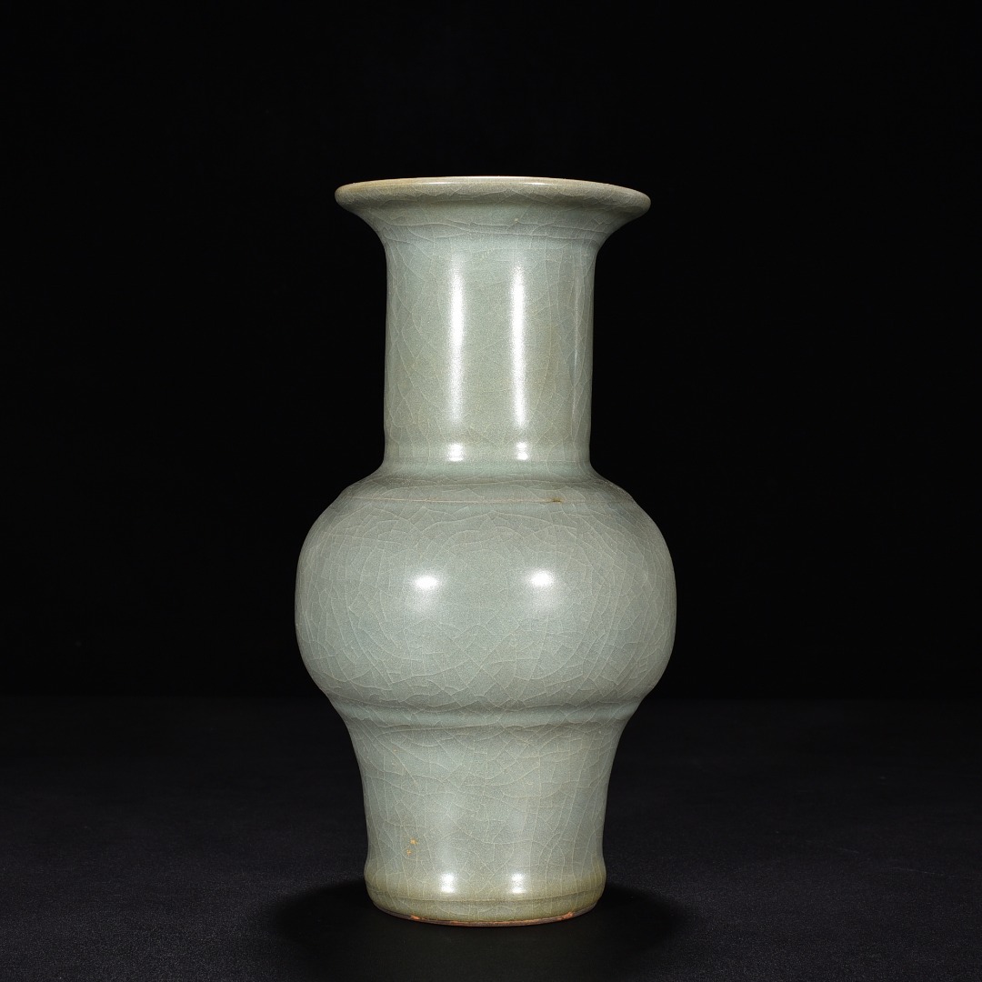 Song Dynasty official kiln celadon Phoenix tail vase
