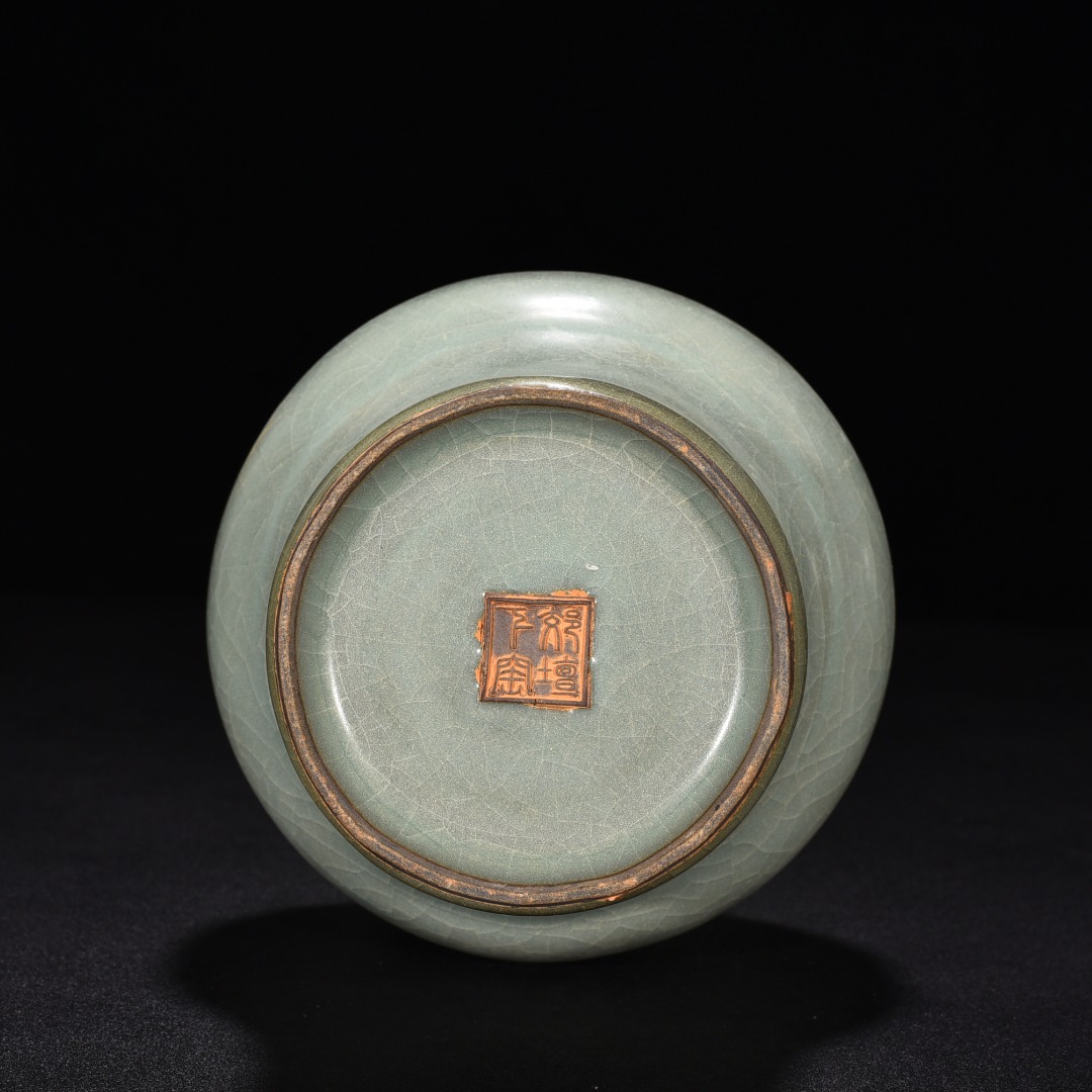 Song Dynasty official kiln celadon Phoenix tail vase
