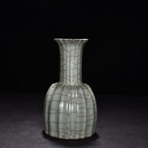 Song Dynasty official kiln celadon scraped edge bottle