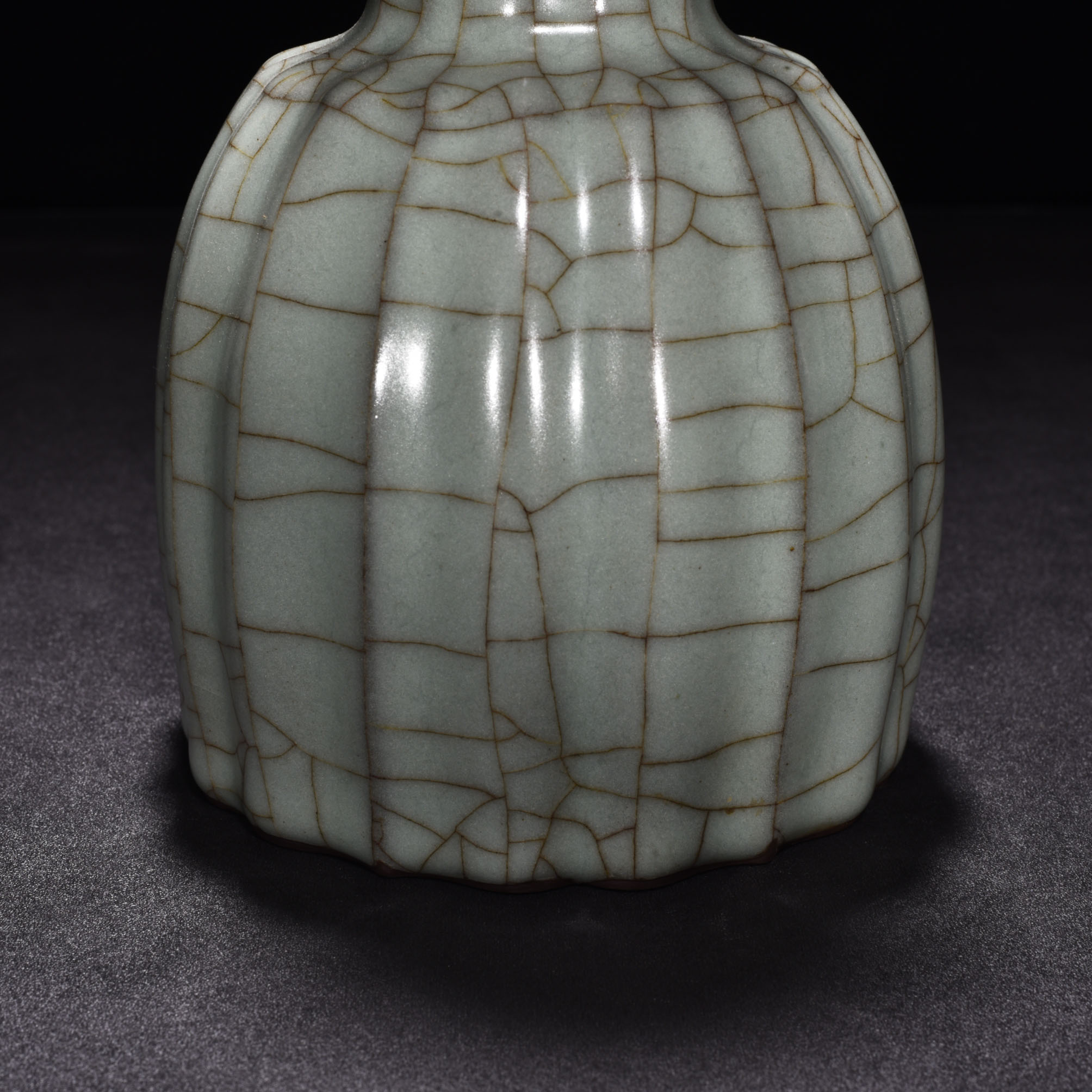 Song Dynasty official kiln celadon scraped edge bottle