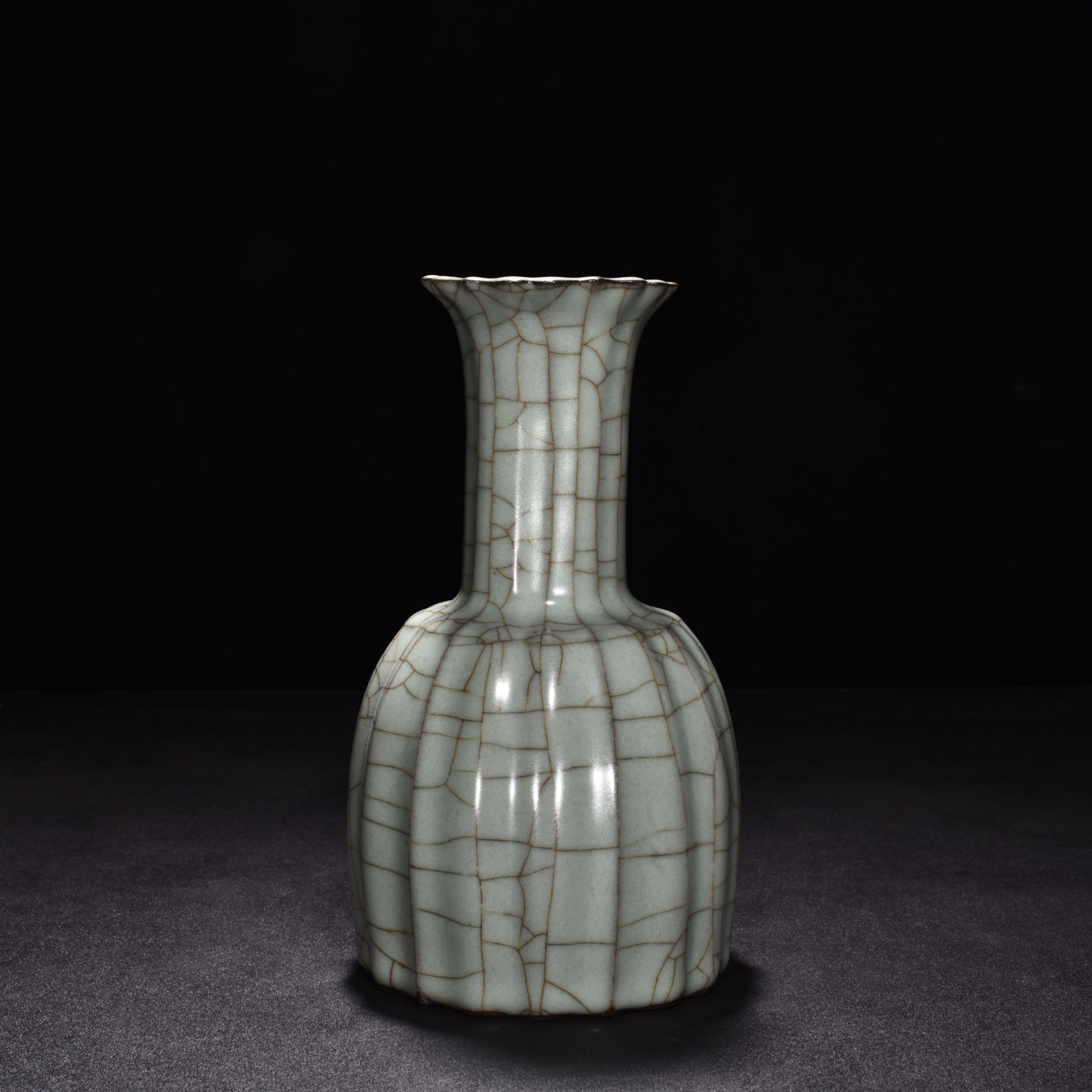 Song Dynasty official kiln celadon scraped edge bottle