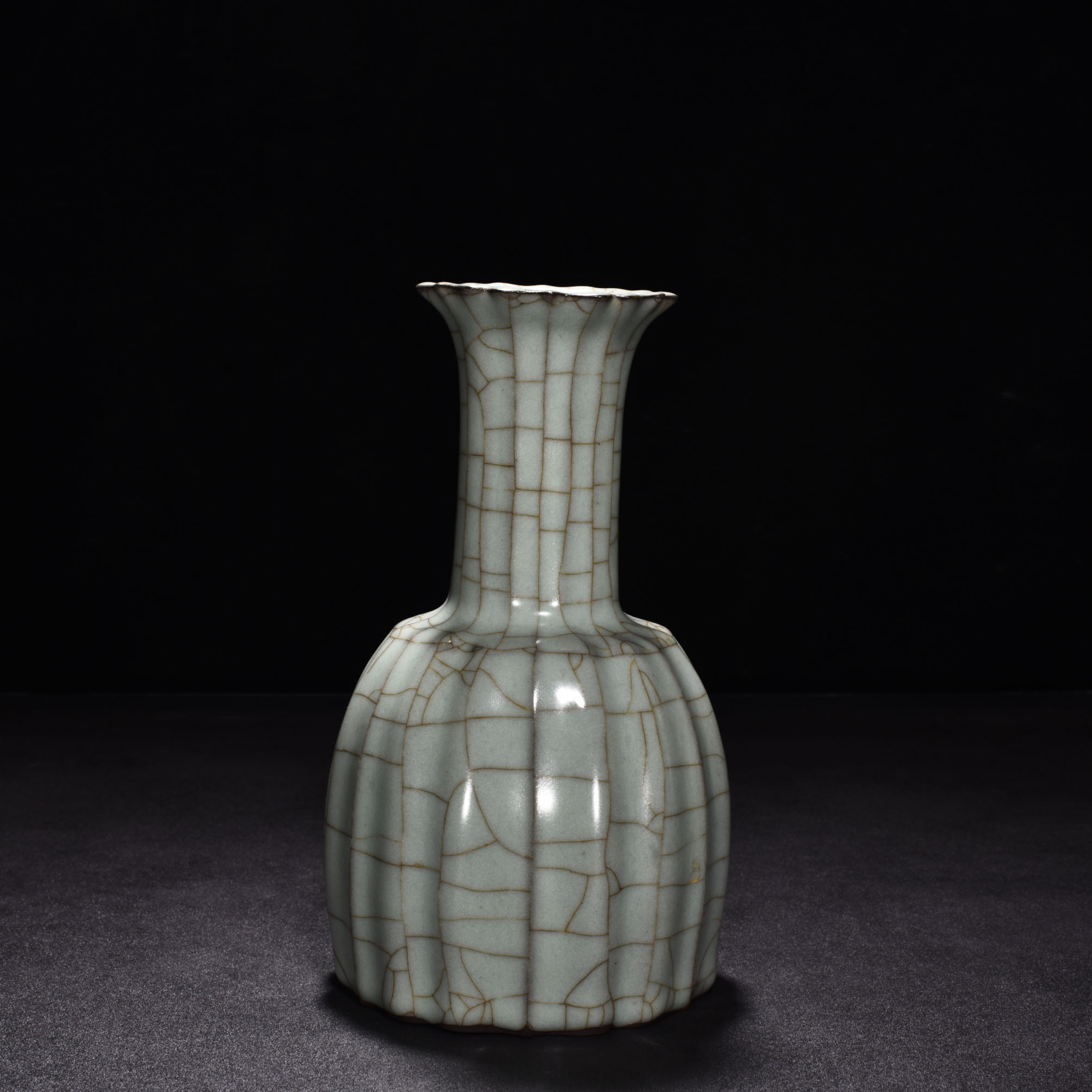 Song Dynasty official kiln celadon scraped edge bottle