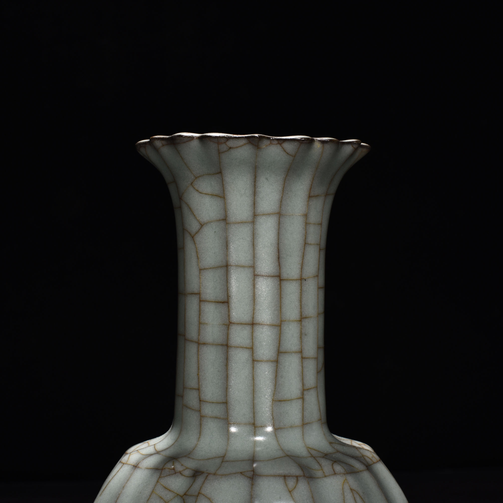 Song Dynasty official kiln celadon scraped edge bottle