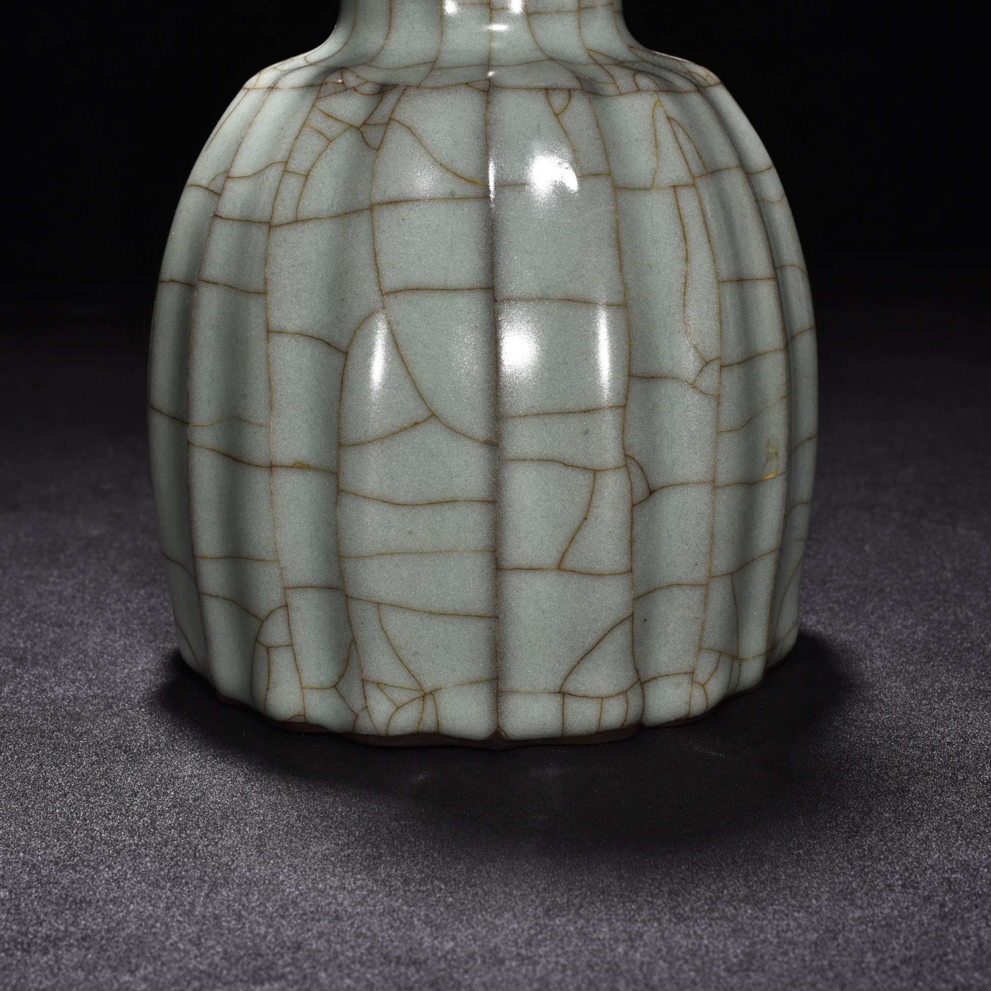 Song Dynasty official kiln celadon scraped edge bottle