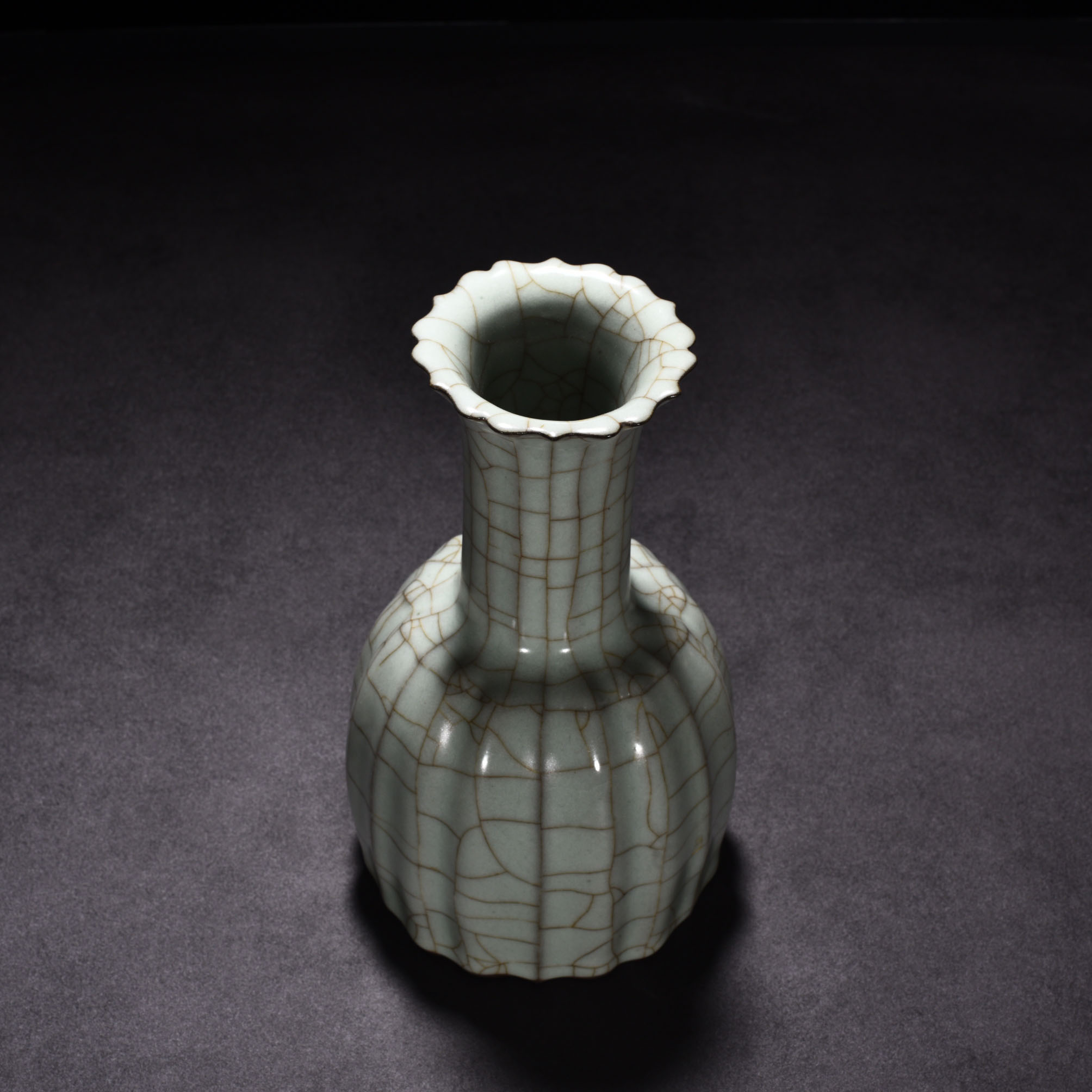 Song Dynasty official kiln celadon scraped edge bottle