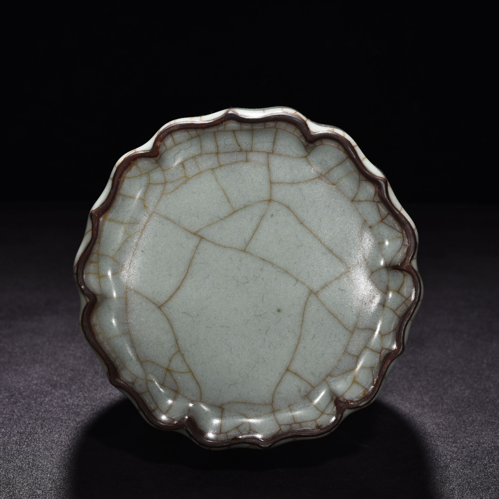 Song Dynasty official kiln celadon scraped edge bottle