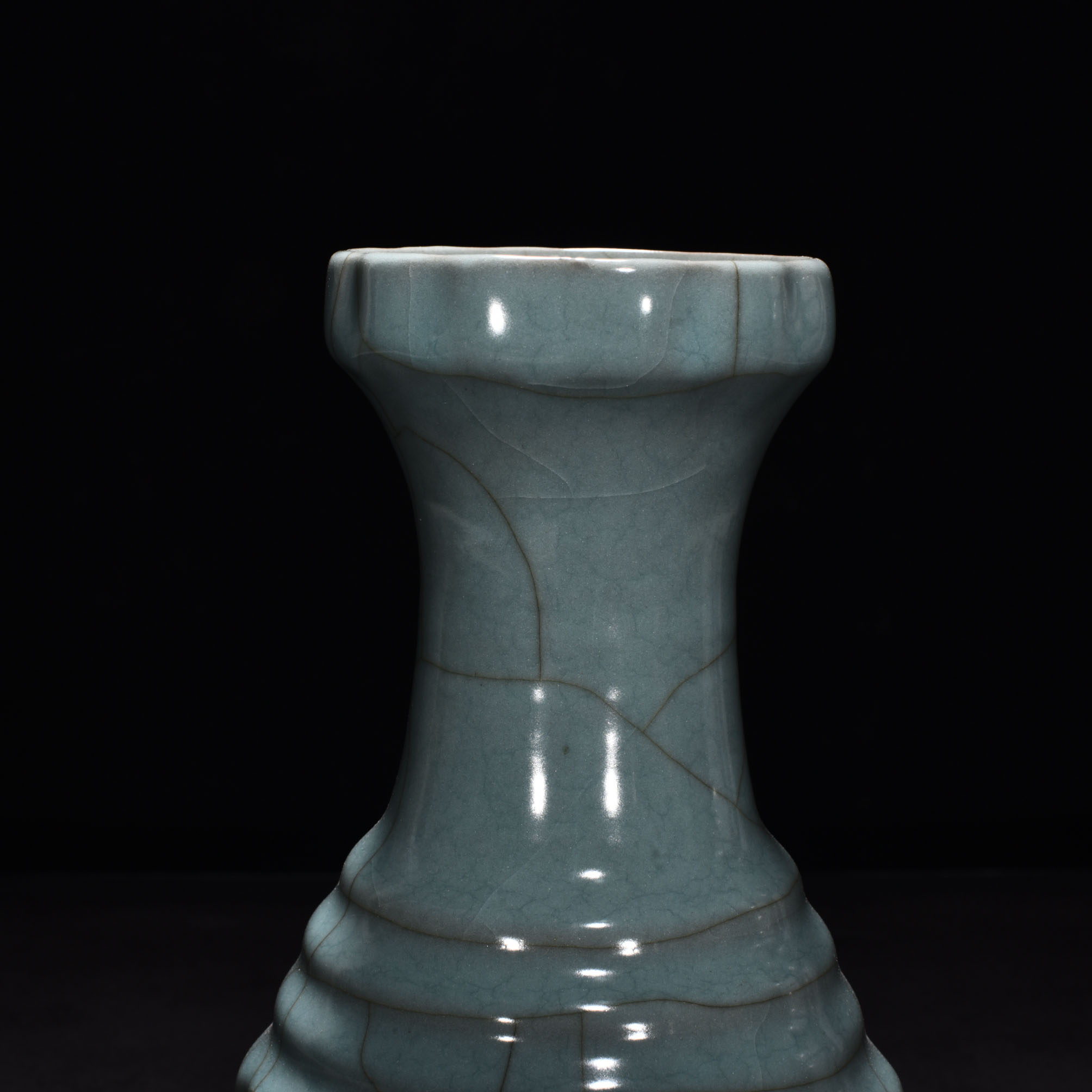 Song Dynasty official kiln celadon plate mouth bottle