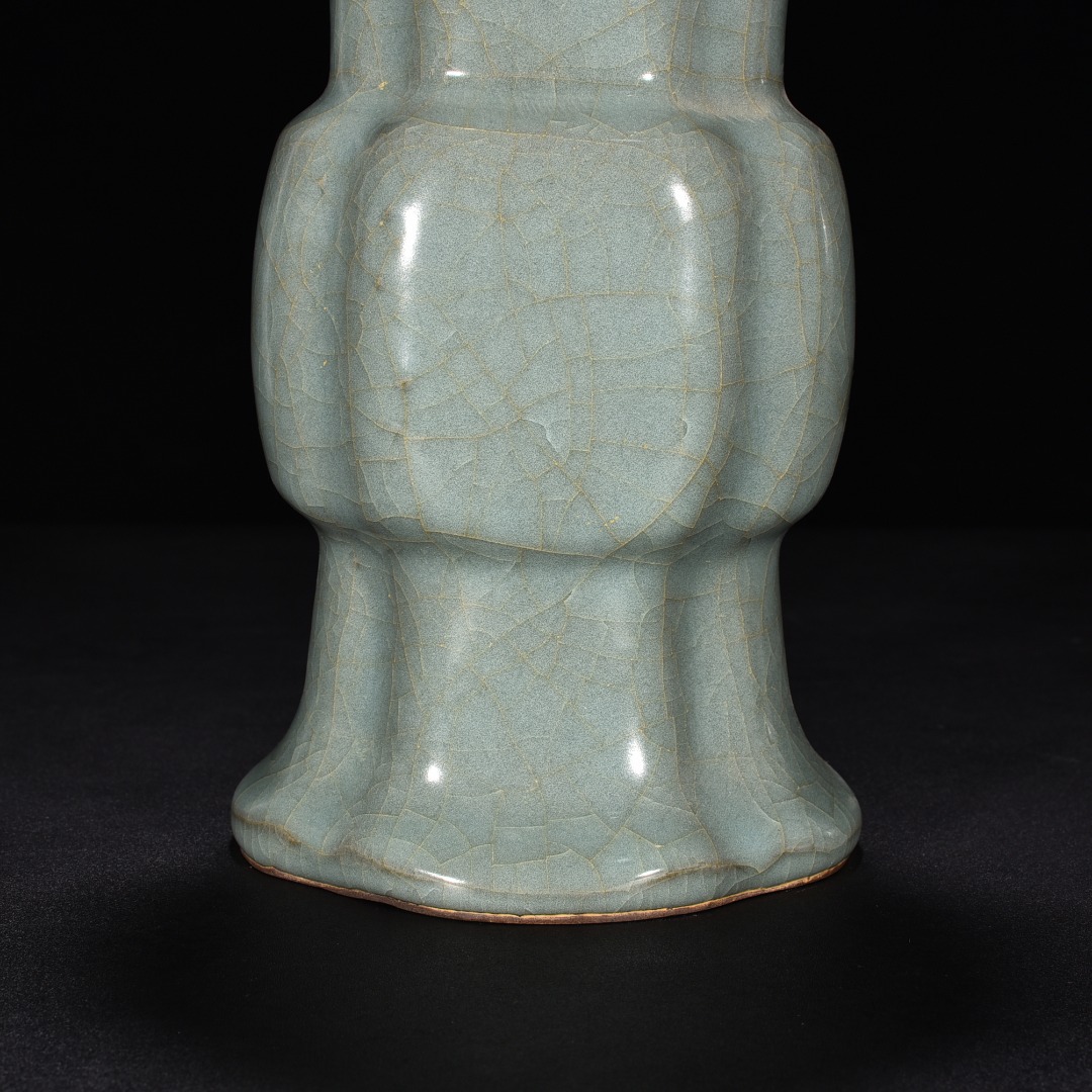 Song Dynasty official kiln celadon begonia style flower goblet