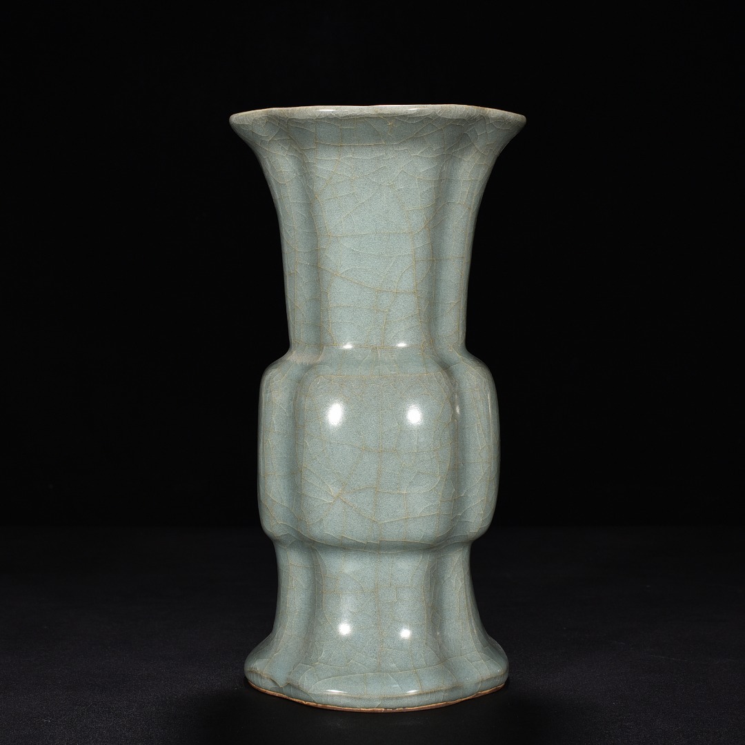 Song Dynasty official kiln celadon begonia style flower goblet