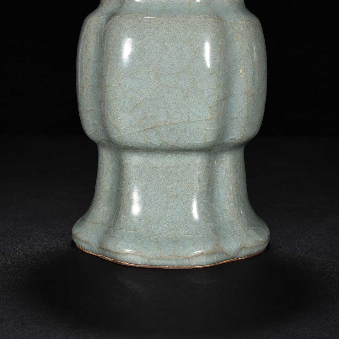 Song Dynasty official kiln celadon begonia style flower goblet