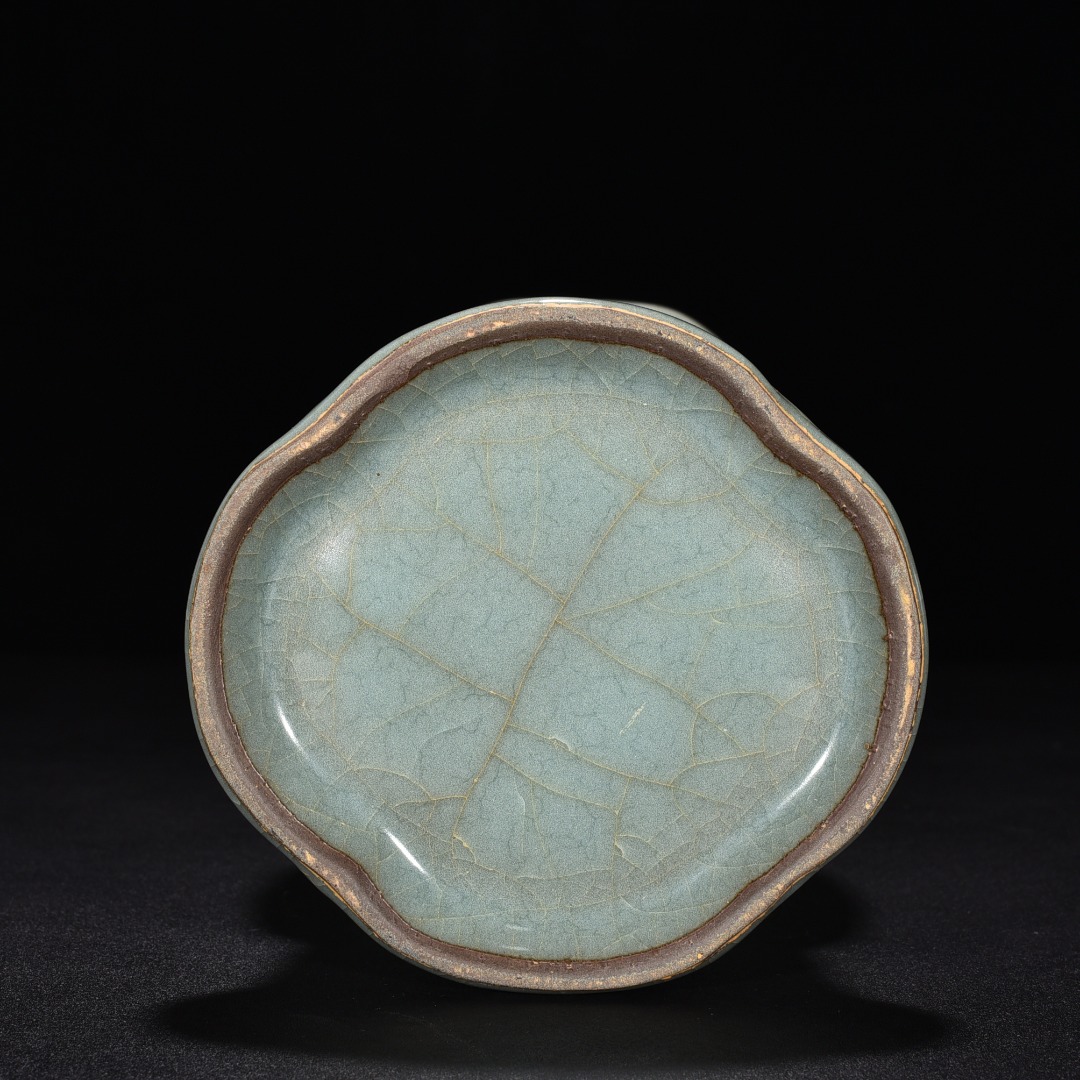 Song Dynasty official kiln celadon begonia style flower goblet