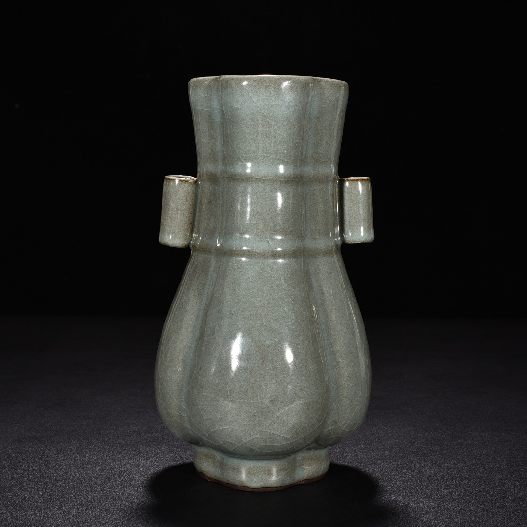 Song Dynasty official kiln celadon crabapple style vase
