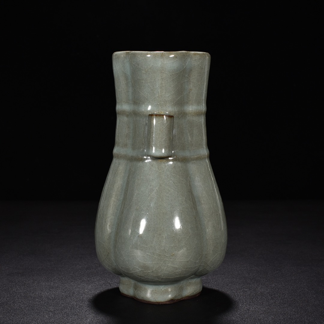 Song Dynasty official kiln celadon crabapple style vase