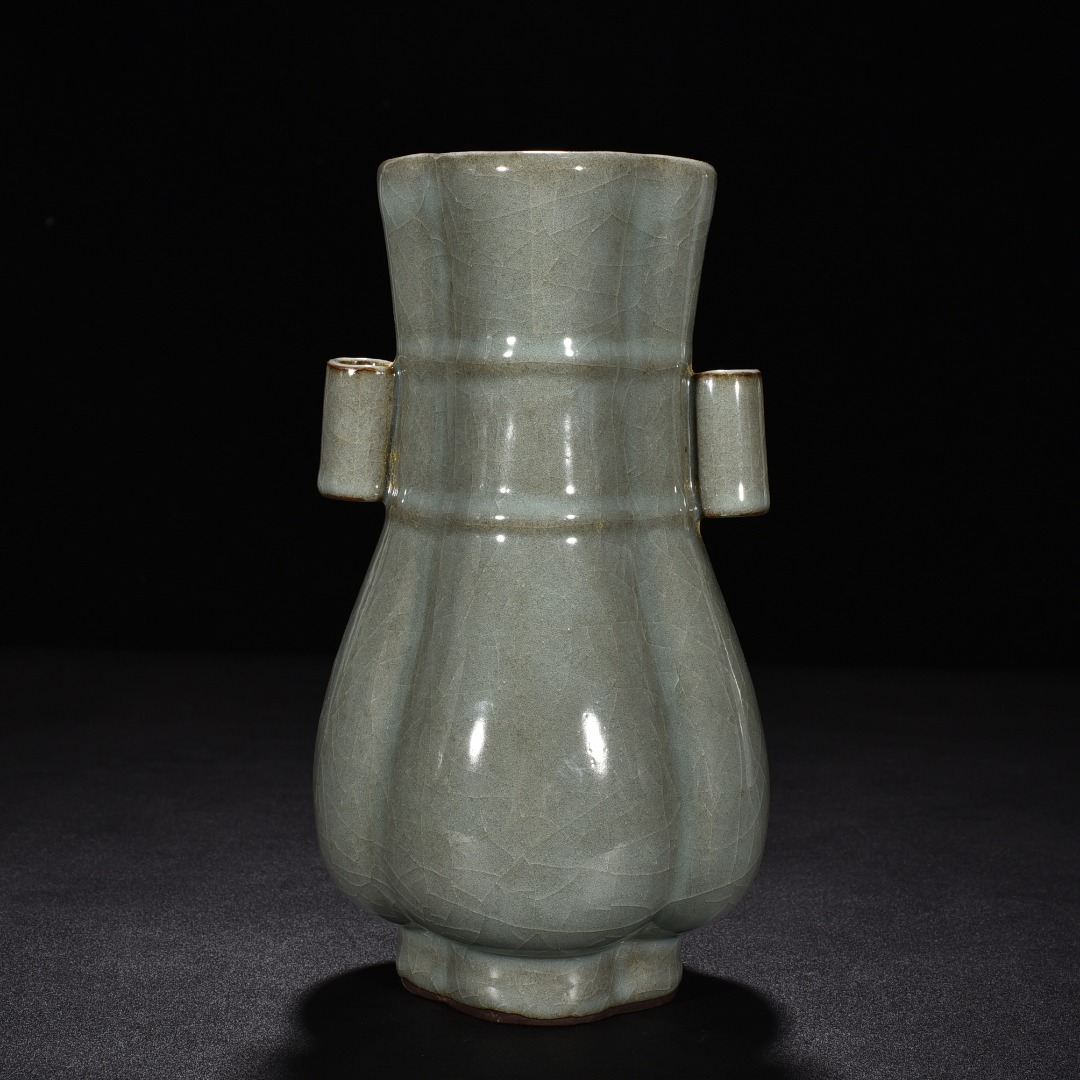 Song Dynasty official kiln celadon crabapple style vase