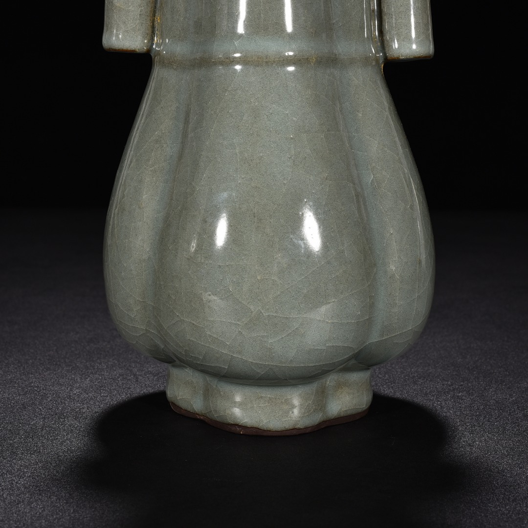 Song Dynasty official kiln celadon crabapple style vase