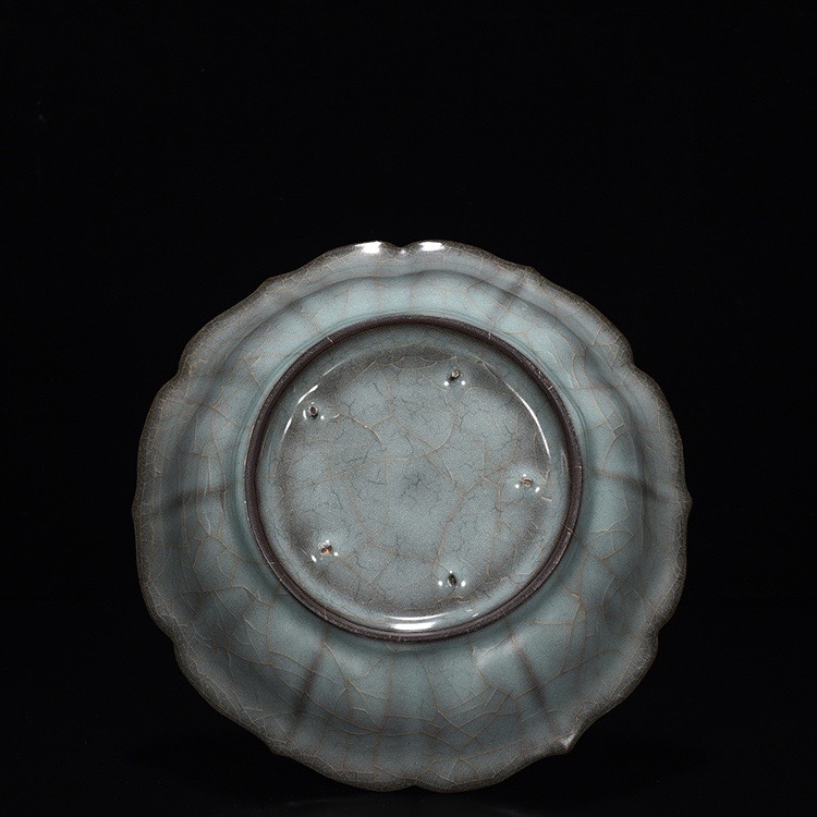 Song Dynasty official kiln celadon sunflower plate