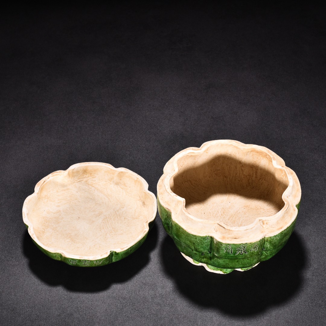 Song Dynasty Ding kiln green glaze box