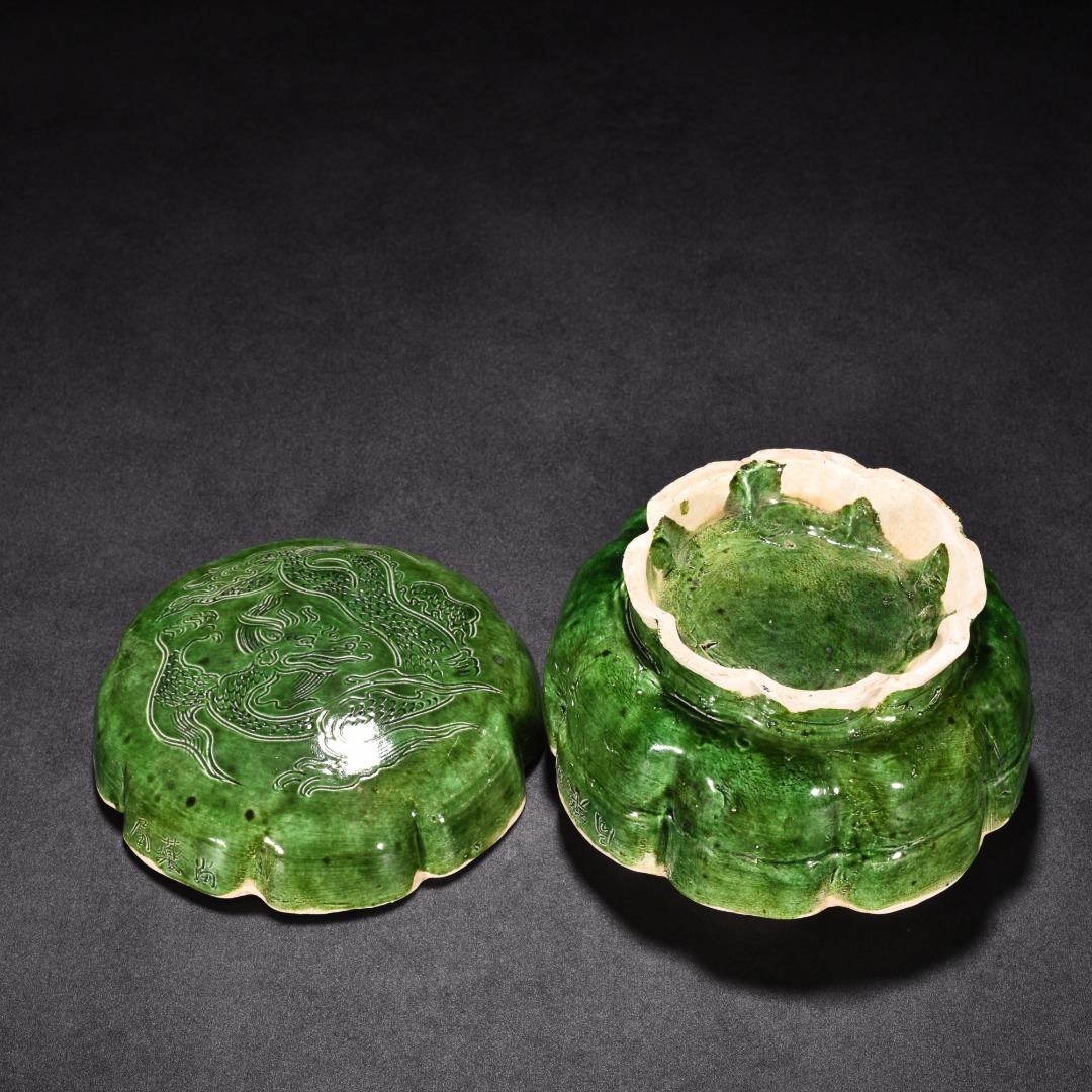 Song Dynasty Ding kiln green glaze box