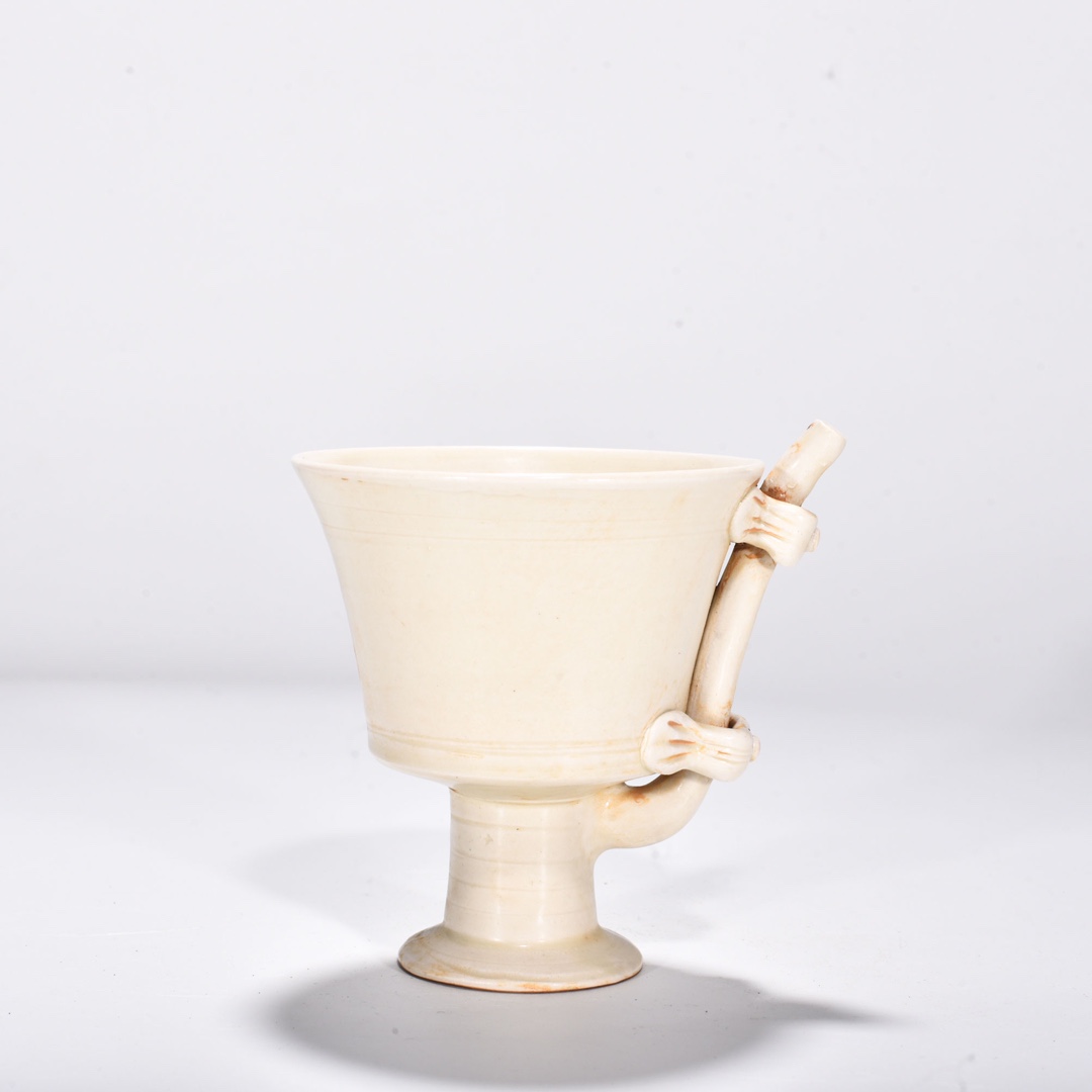 Song Dynasty Ding kiln frog suction cup