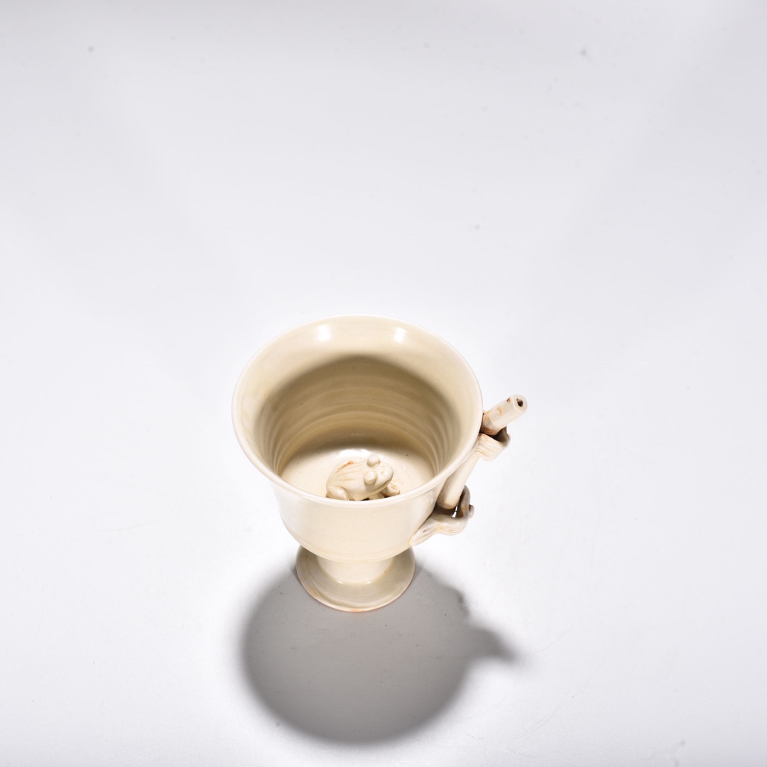 Song Dynasty Ding kiln frog suction cup