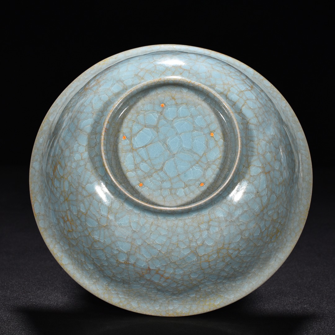 Song Dynasty Ru Kiln sky blue glaze banana leaf pattern bowl