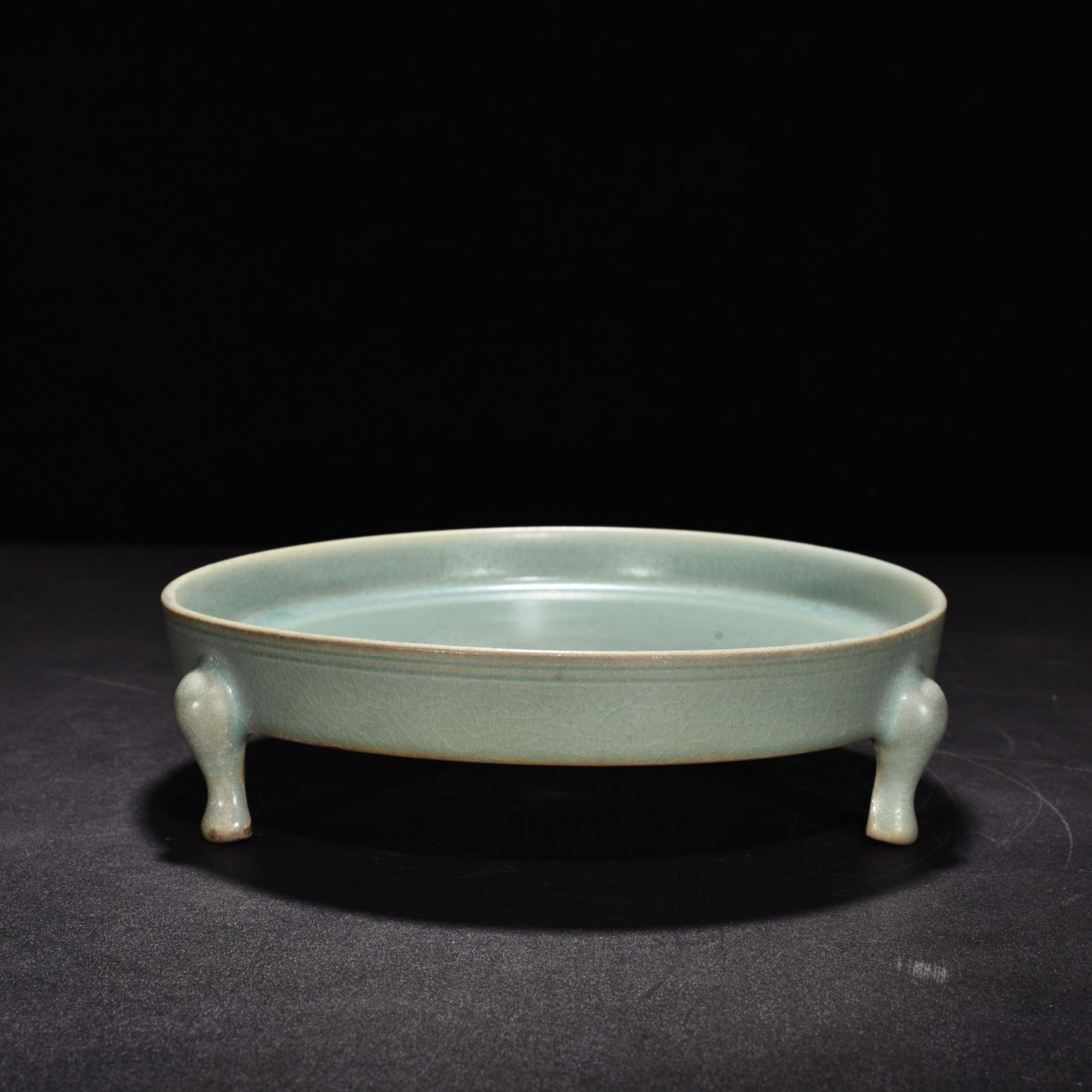 Song Dynasty Ru Kiln azure glaze three legged washer