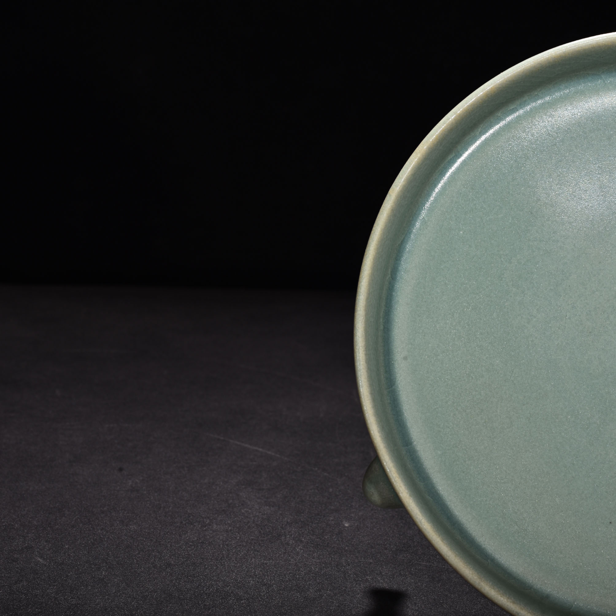 Song Dynasty Ru Kiln azure glaze three legged washer