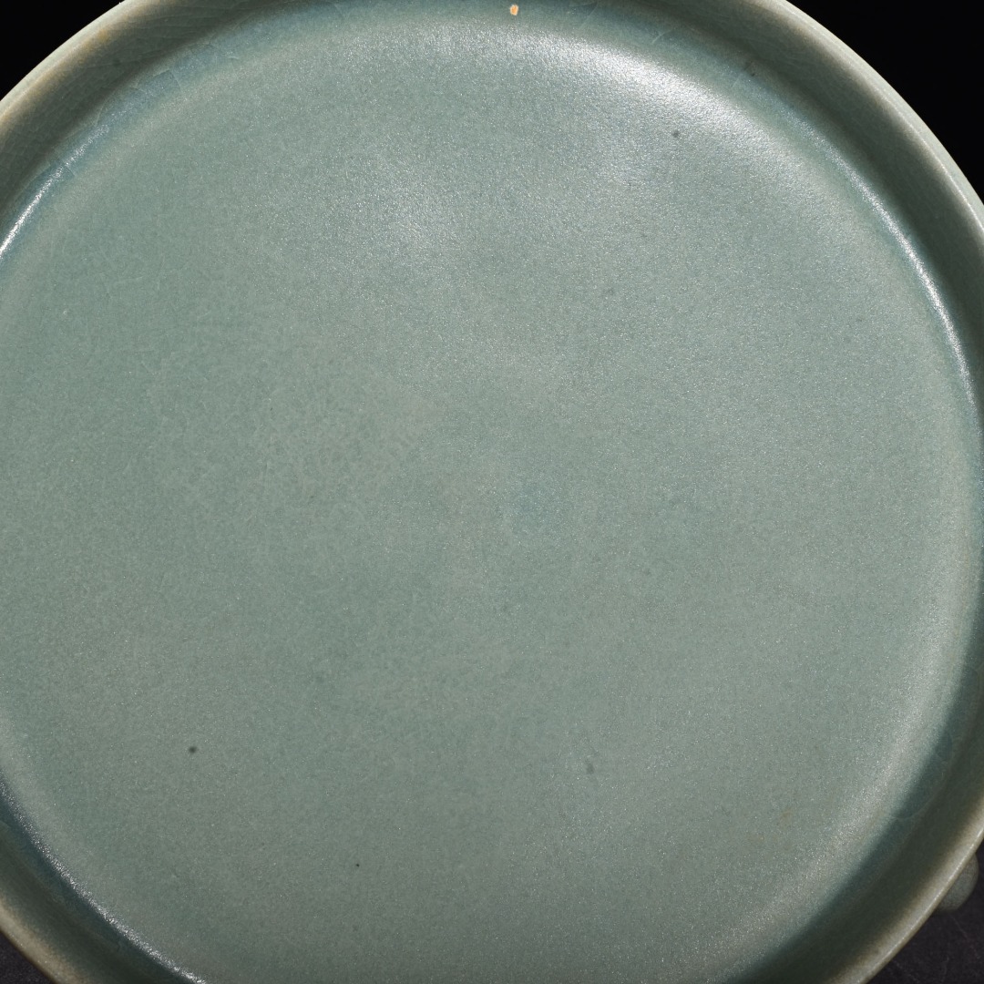 Song Dynasty Ru Kiln azure glaze three legged washer