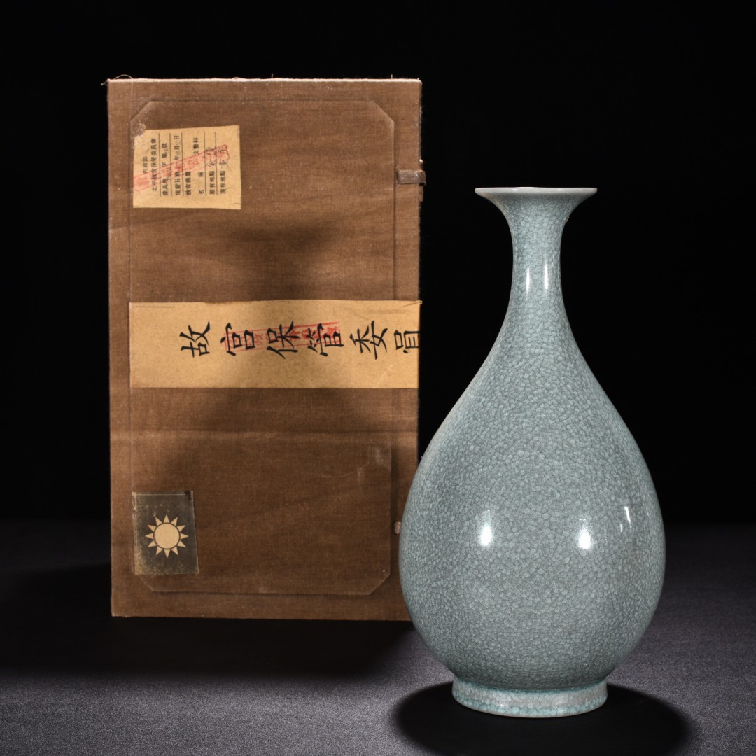 Song Dynasty Ru kiln azure glaze spring vase