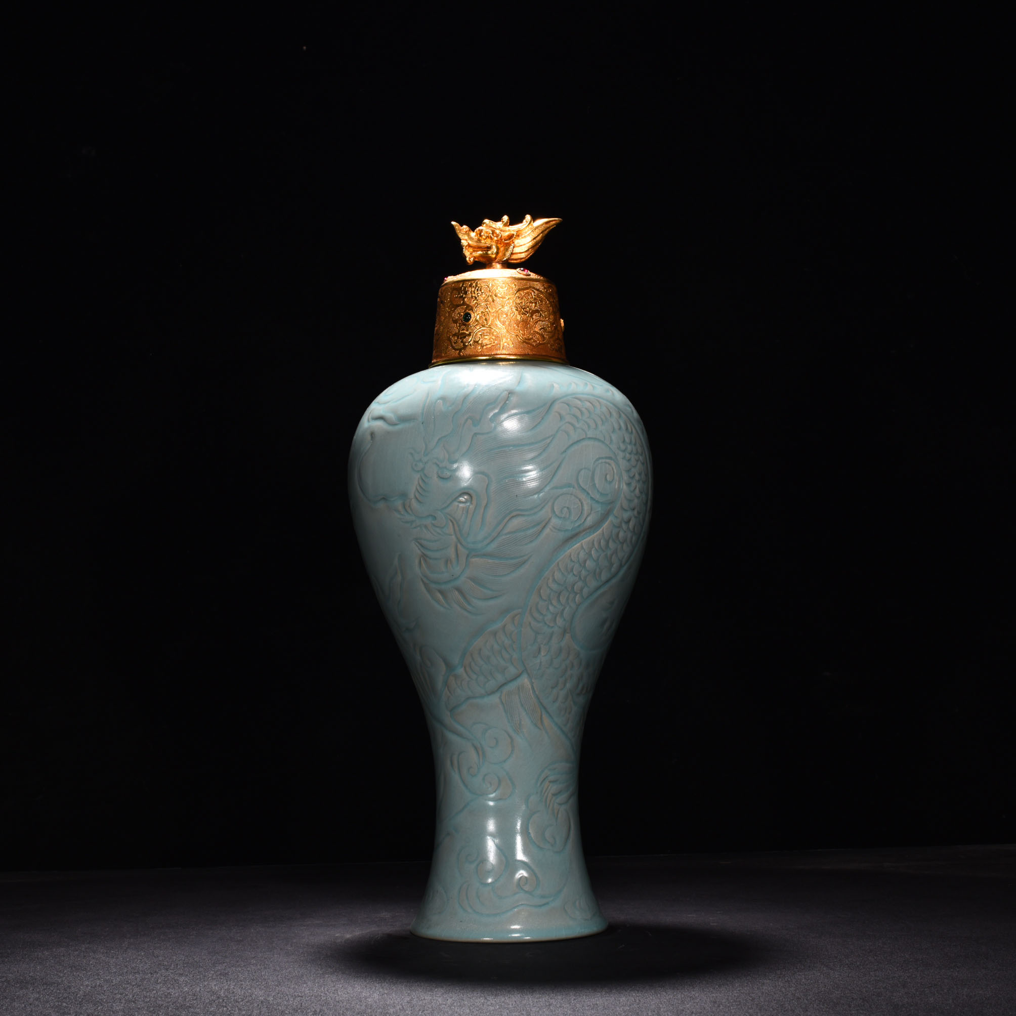 Song Dynasty Ru kiln azure glaze plum vase with cloud and dragon pattern