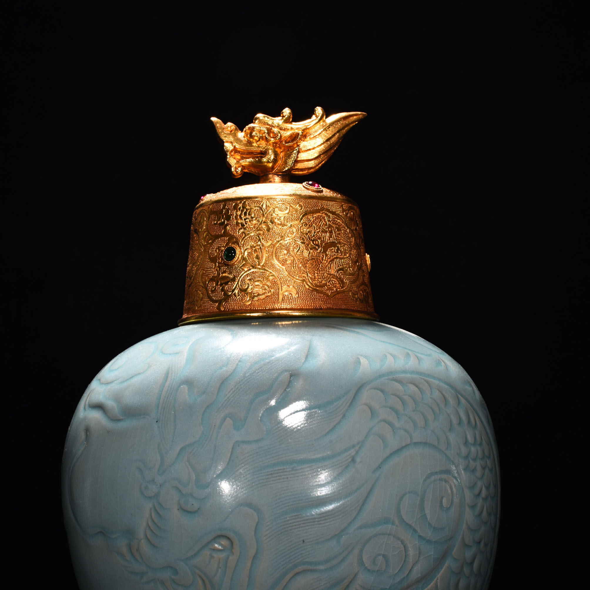 Song Dynasty Ru kiln azure glaze plum vase with cloud and dragon pattern