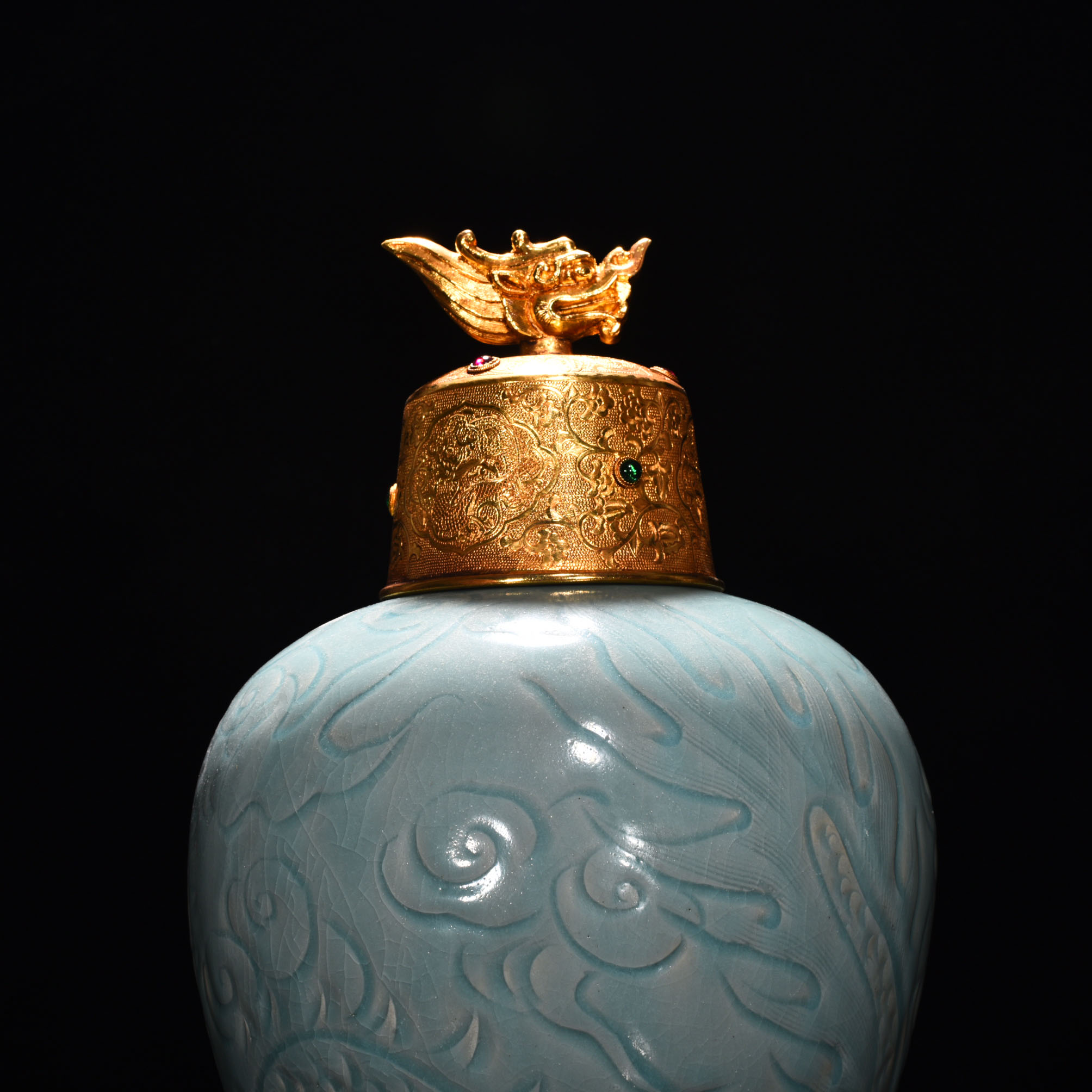 Song Dynasty Ru kiln azure glaze plum vase with cloud and dragon pattern