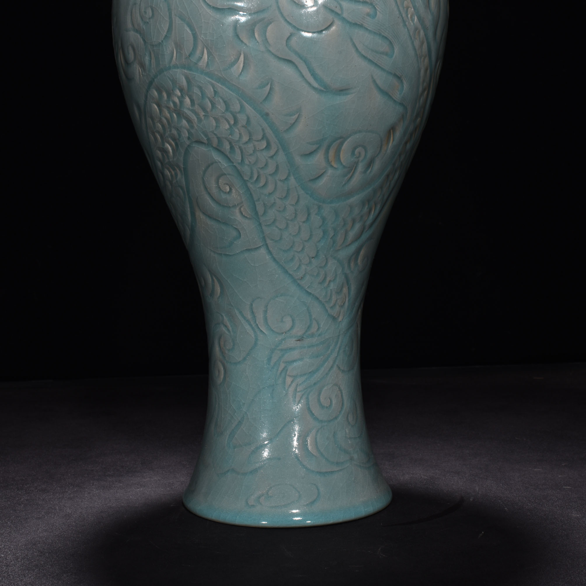 Song Dynasty Ru kiln azure glaze plum vase with cloud and dragon pattern