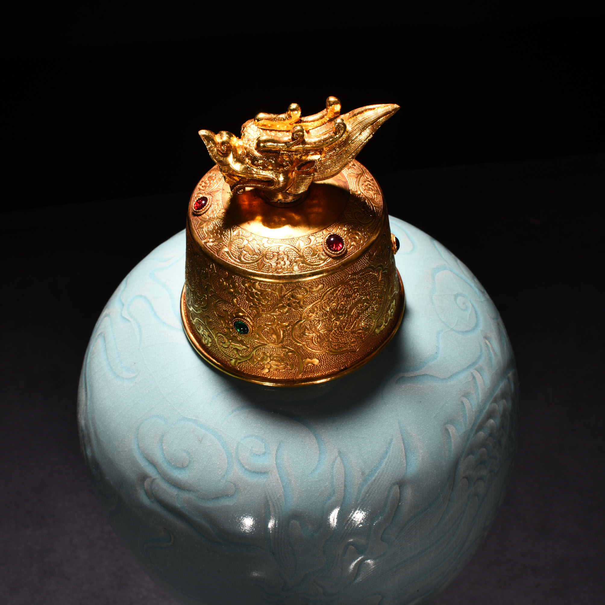 Song Dynasty Ru kiln azure glaze plum vase with cloud and dragon pattern