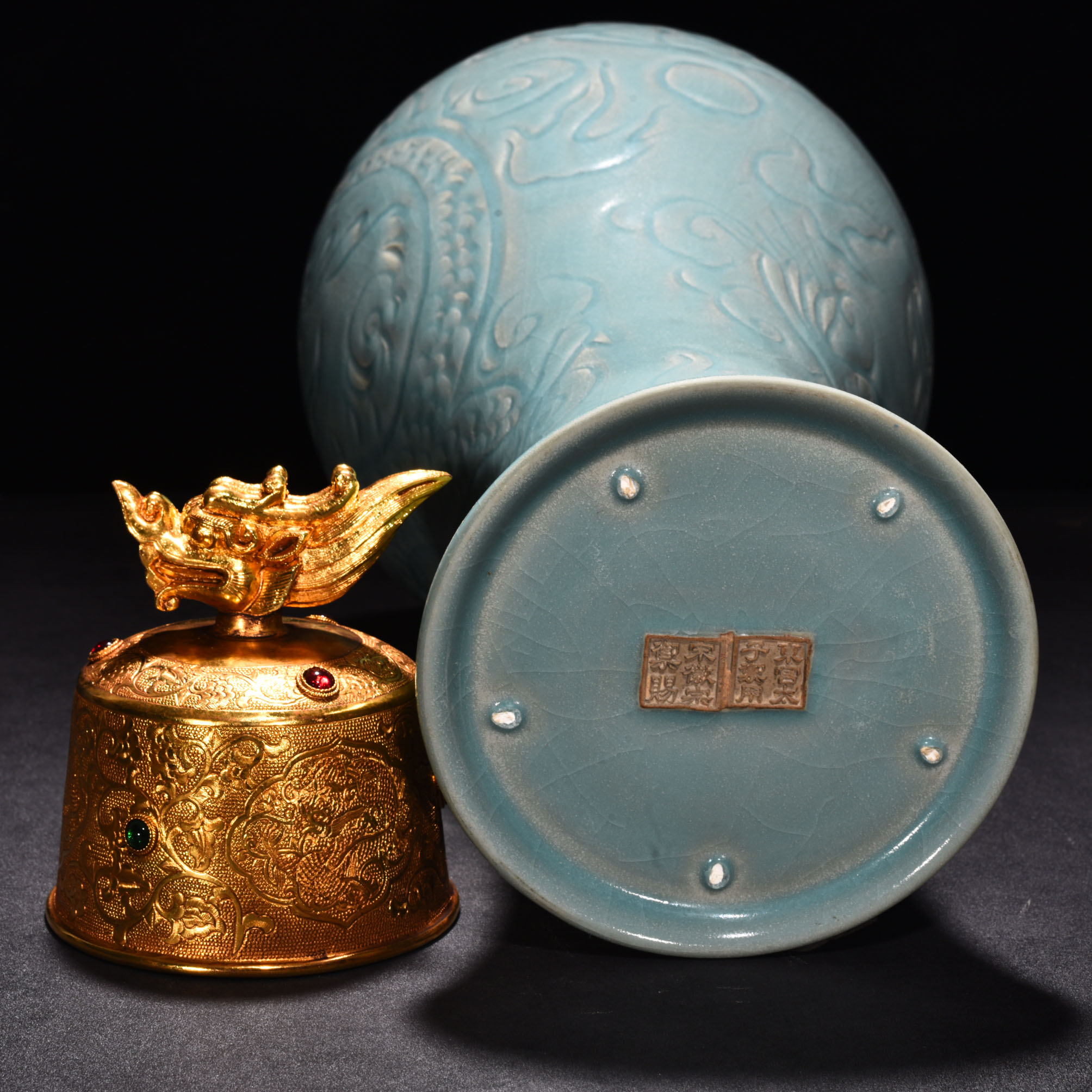 Song Dynasty Ru kiln azure glaze plum vase with cloud and dragon pattern