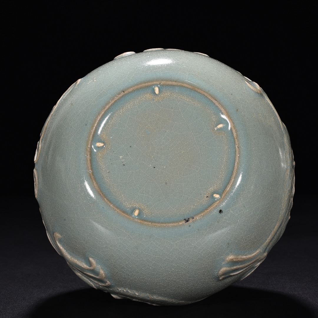 Song Dynasty Ru kiln azure glaze bottle with cloud and dragon pattern