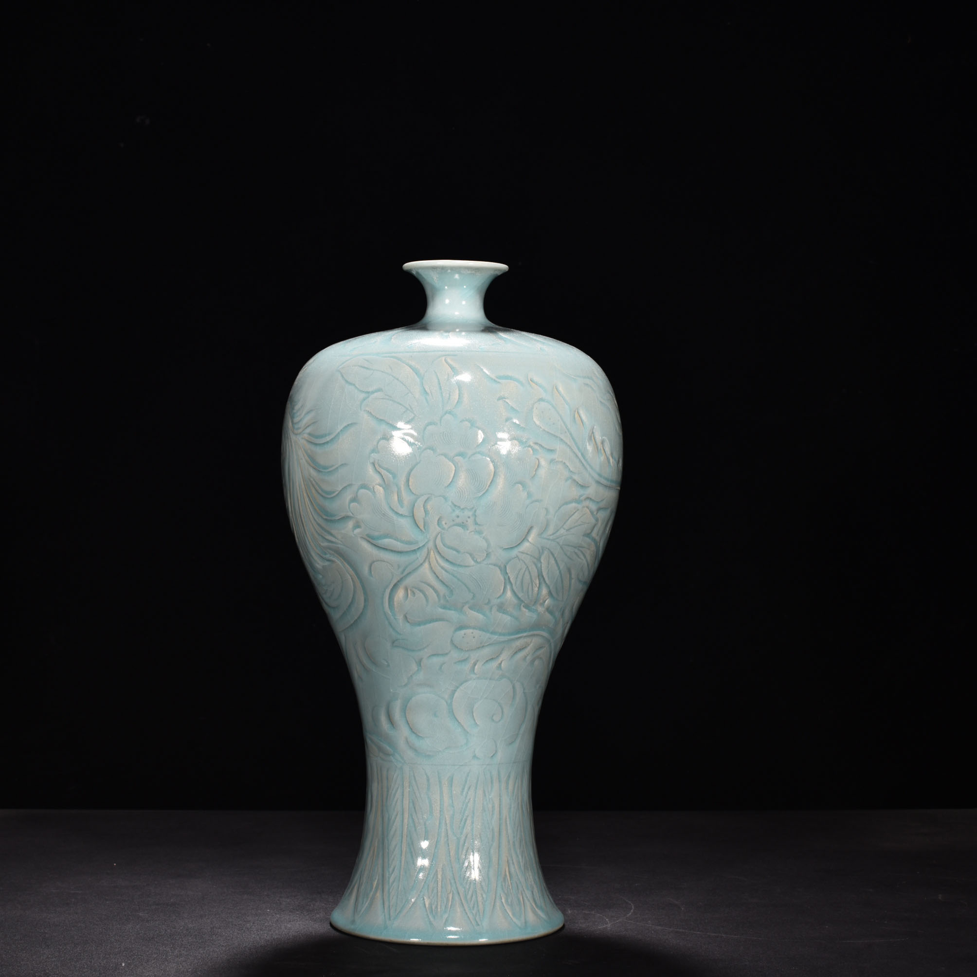 Song Dynasty Ru kiln azure glaze plum vase