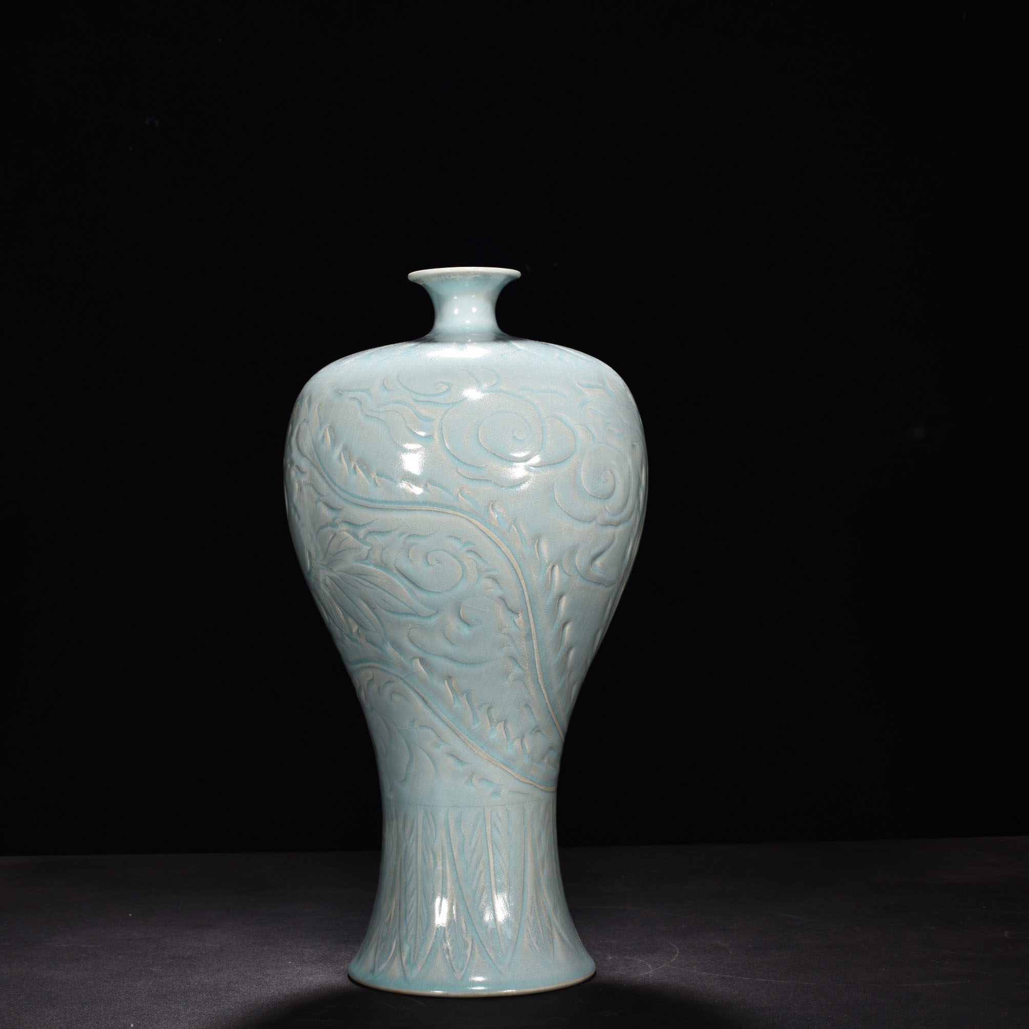 Song Dynasty Ru kiln azure glaze plum vase