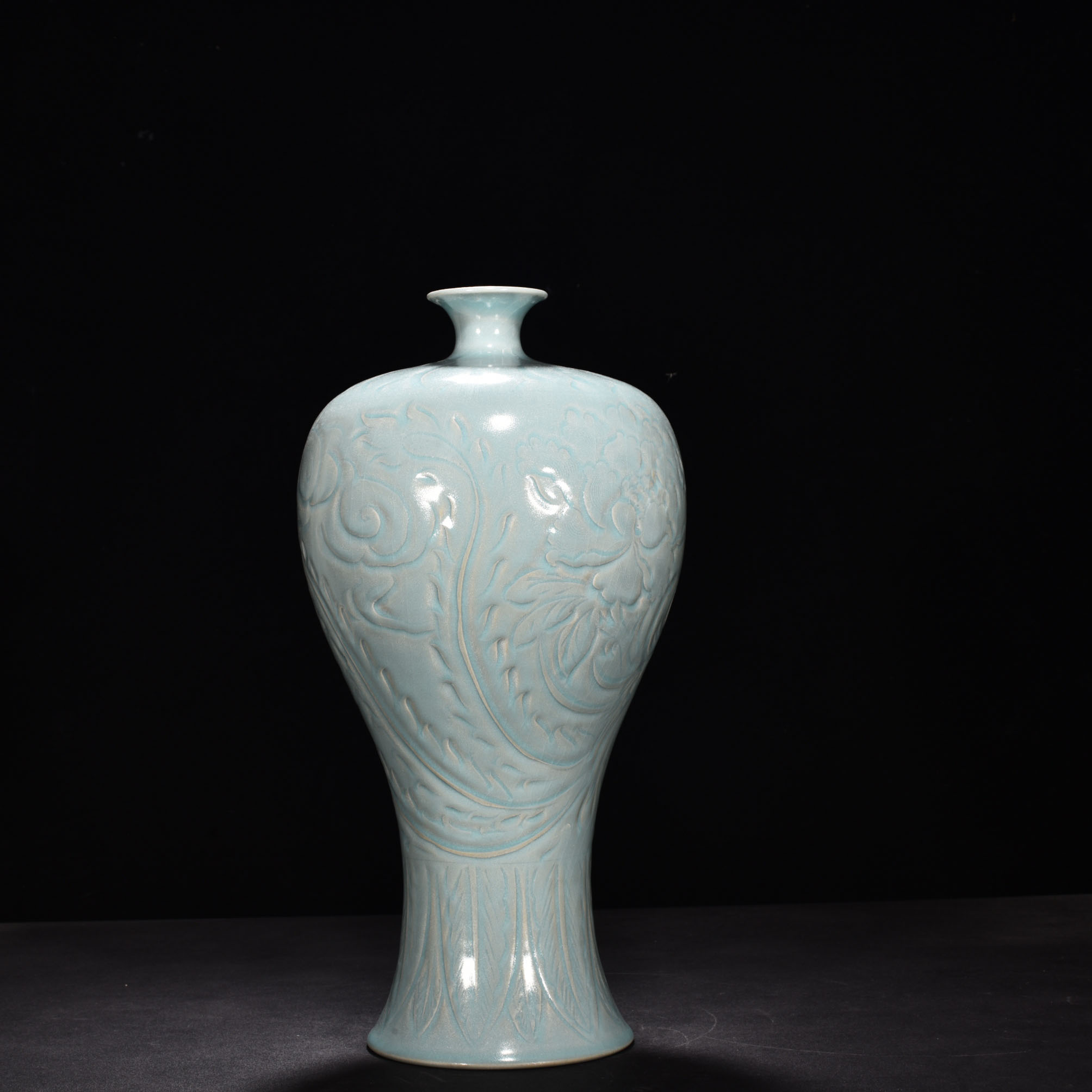 Song Dynasty Ru kiln azure glaze plum vase