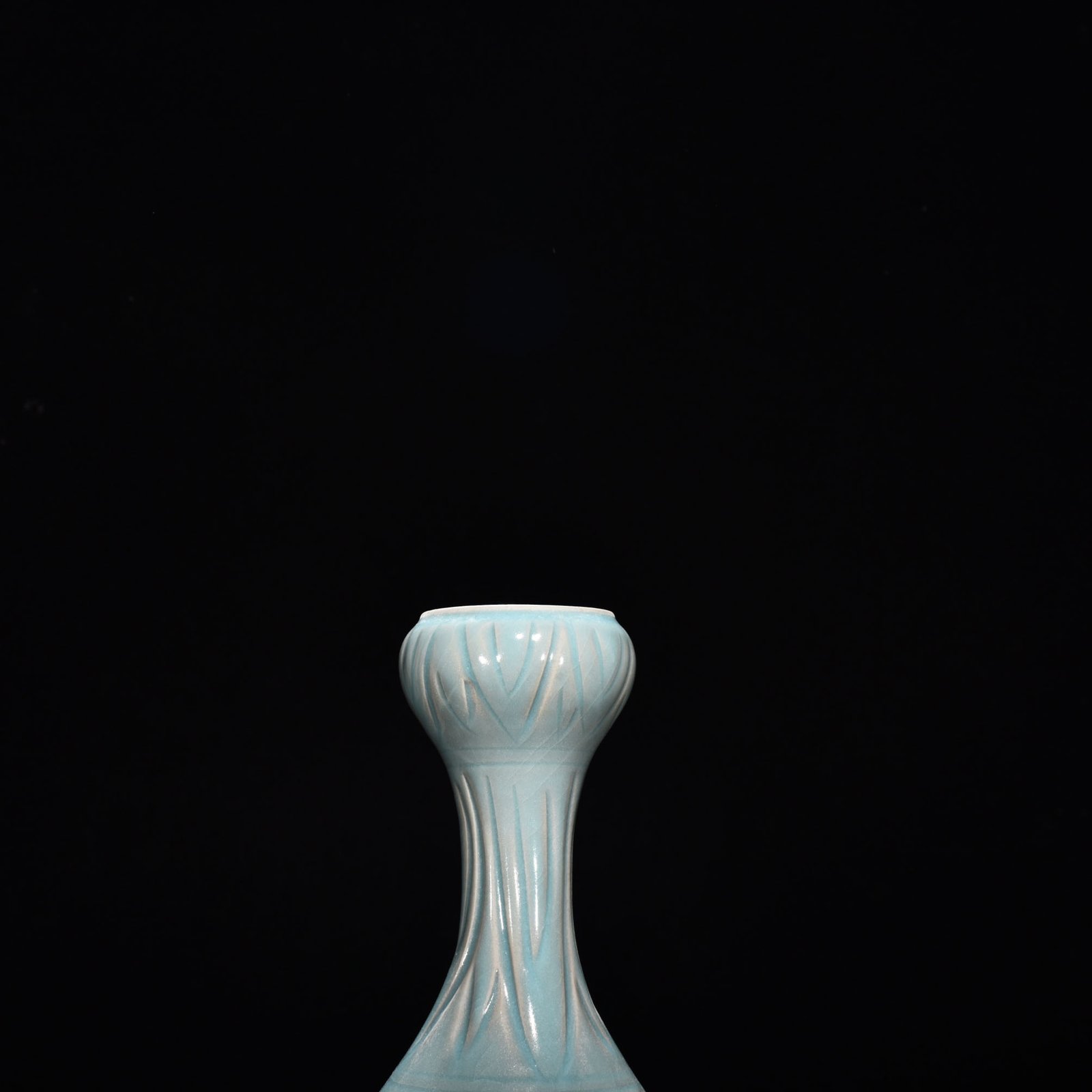 Song Dynasty Ru kiln azure glazed garlic vase