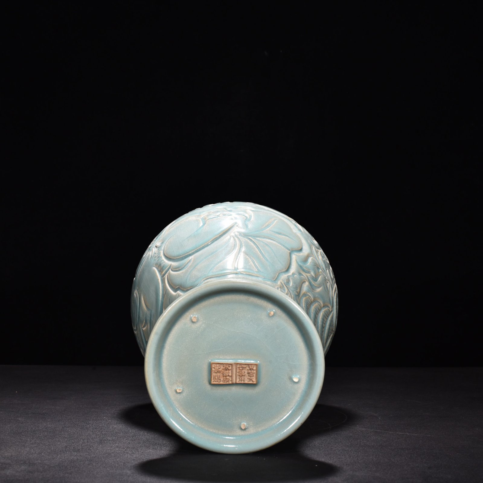 Song Dynasty Ru kiln azure glazed vase with floral patterns